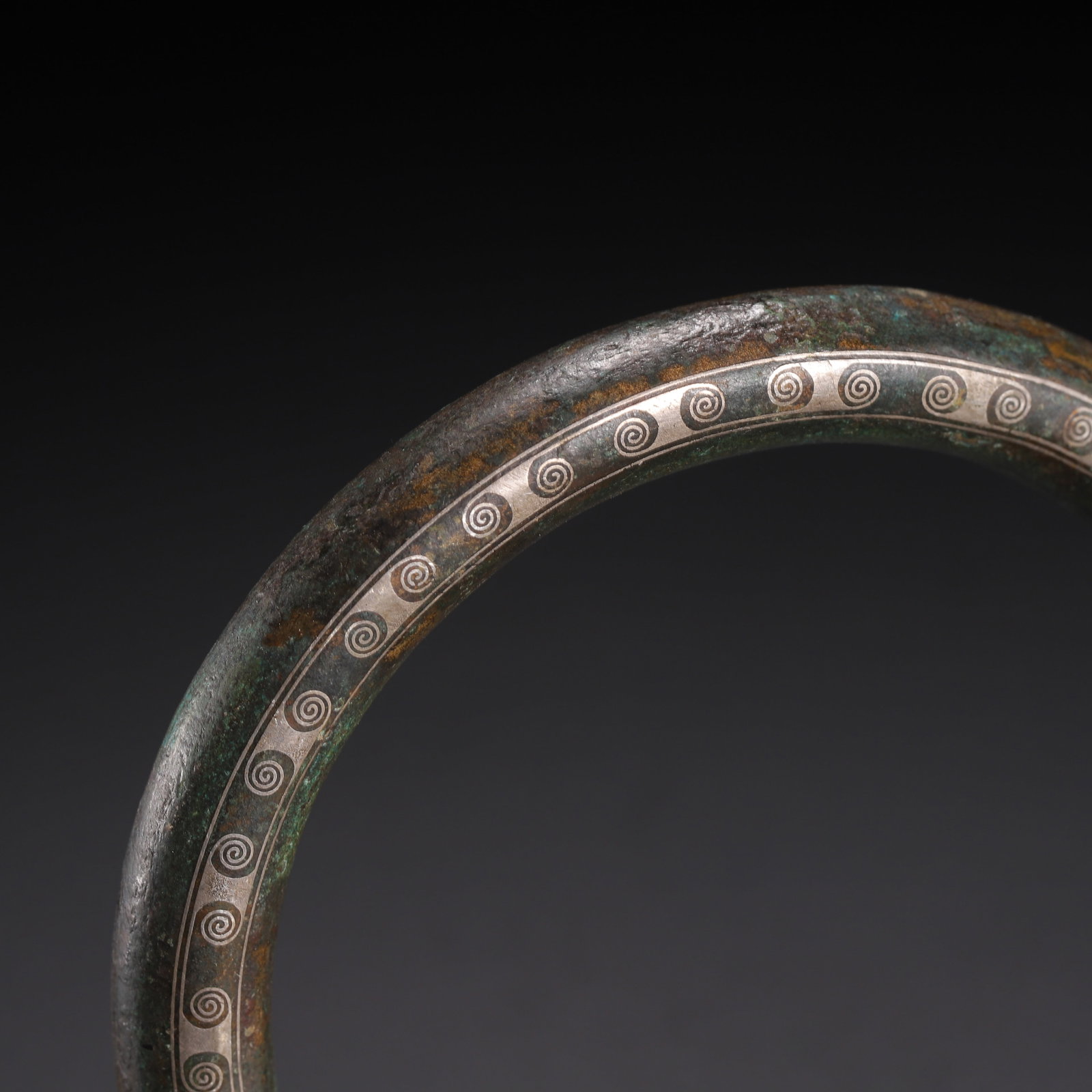 A SILVER INLAID BRONZE BANGLE - 8