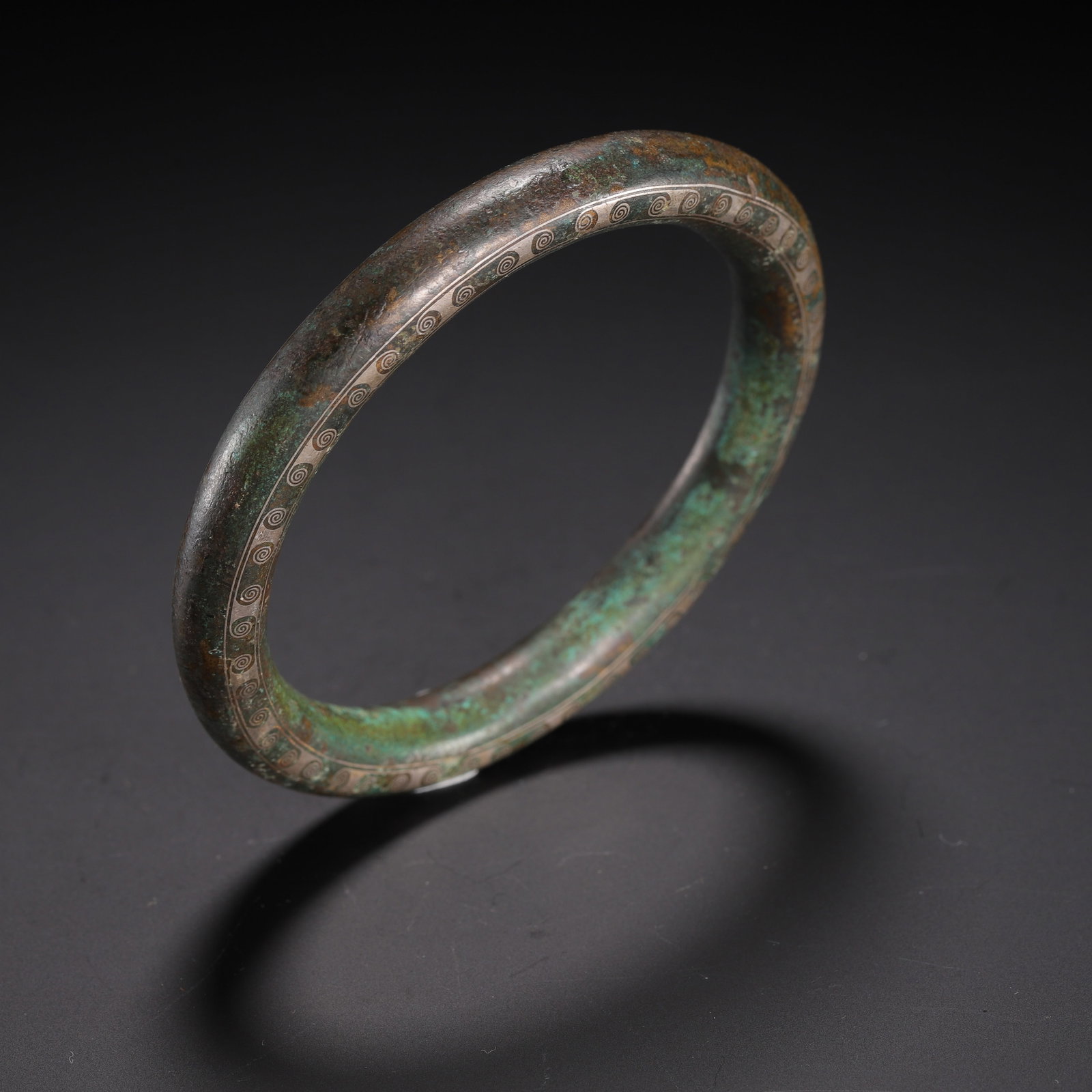 A SILVER INLAID BRONZE BANGLE - 9