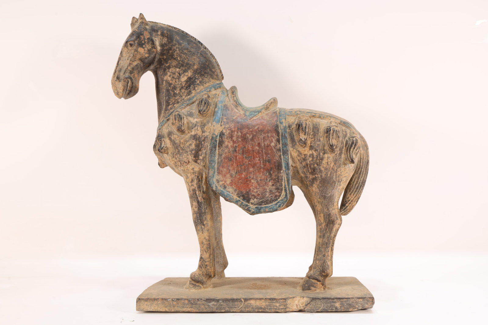 Grey Stone Colour Painted Carved Horse Shape Figure: Grey Stone Colour Painted Carved Horse Shape Figure (33 x 24 x 11.5cm)