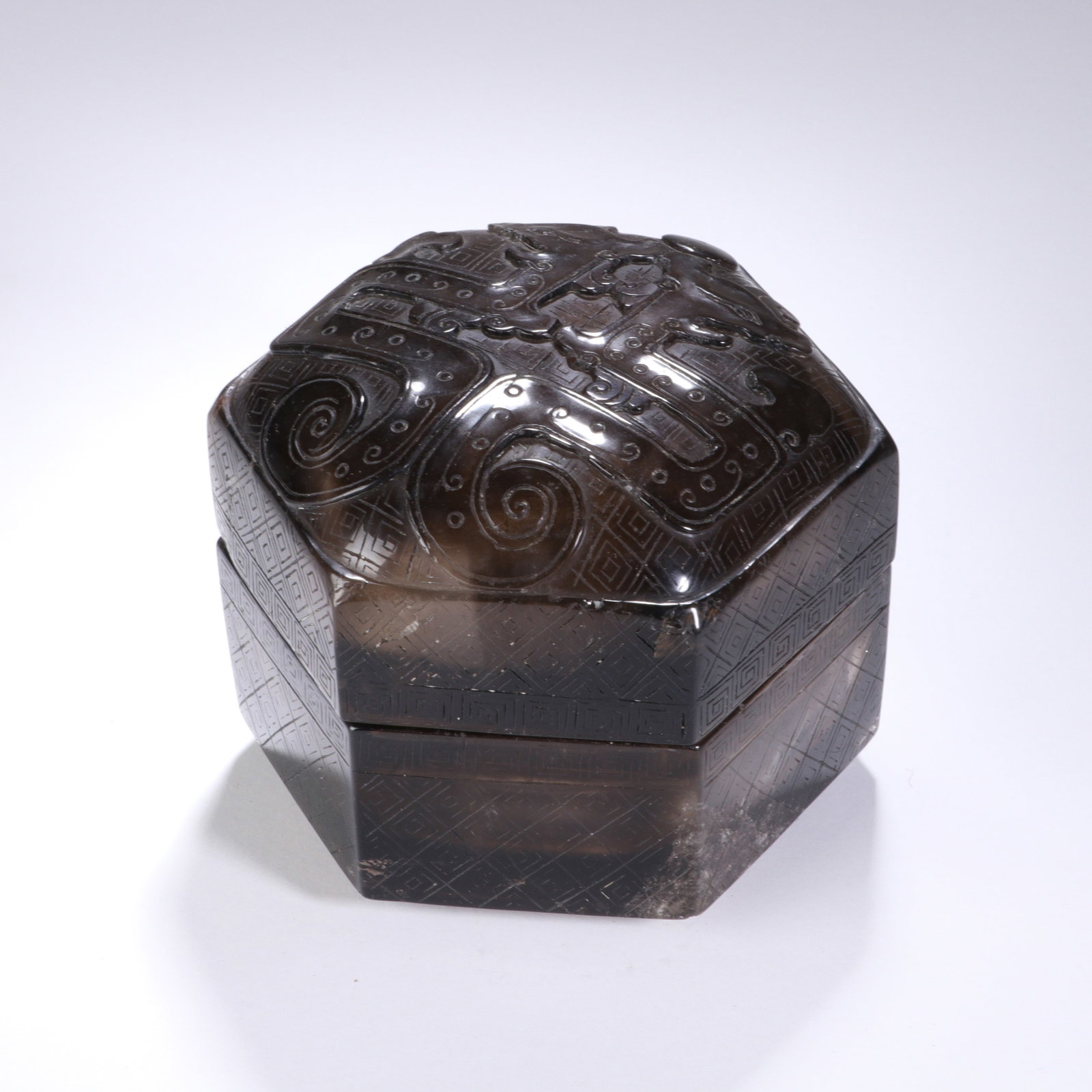 CHINESE SMOKY QUARTZ HEXAGONAL BOX: CHINESE SMOKY QUARTZ HEXAGONAL BOX (7.6 x 9cm)