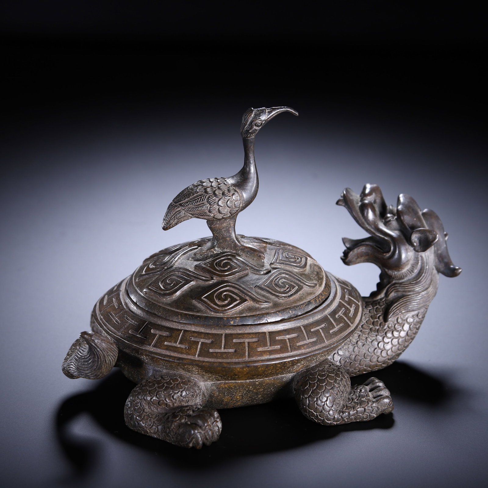 A CHINESE BRONZE DRAGON-TORTOISE CENSER: A CHINESE BRONZE DRAGON-TORTOISE CENSER (17 x 12 x 12cm,Weight 1480g)