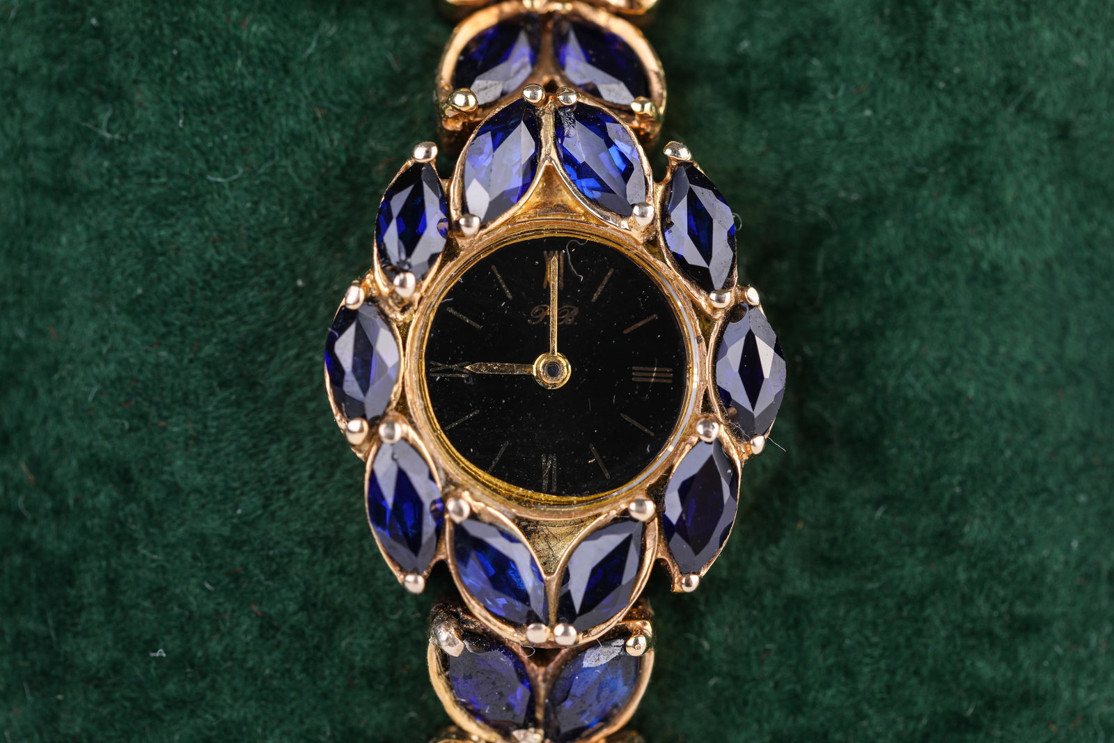 A CHOPARD CUSTOM-MADE SAPPHIRE WRISTWATCH - 2