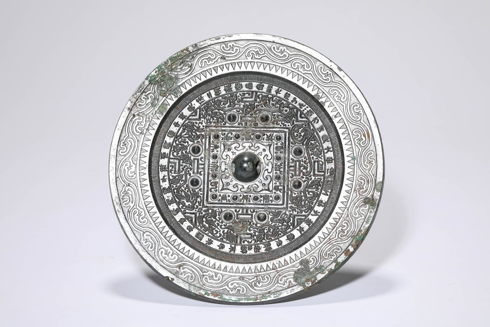 A BRONZE 'SHANGFANG' 'ANIMALS AND ANTIQUITIES' MIRROR: A BRONZE 'SHANGFANG' 'ANIMALS AND ANTIQUITIES' MIRROR Description: Dimensions: Weight: 800 g. Width: 18.1 cm x Height: 1 cm. All measurements are approximate.