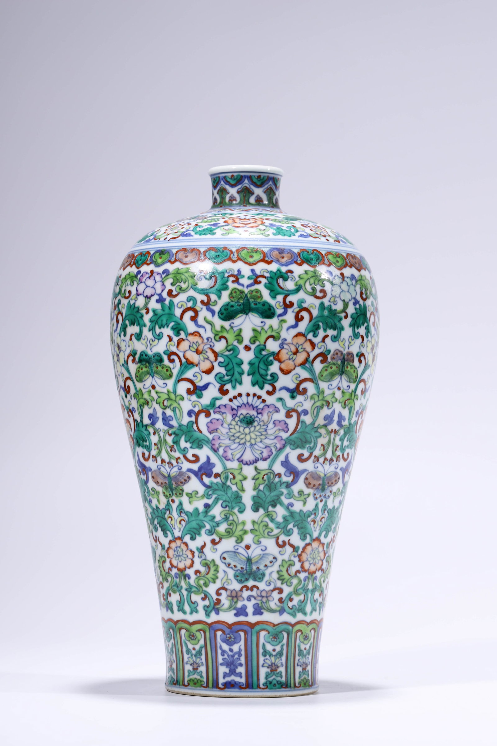 A DOUCAI 'INTERLOCKING LOTUS AND BUTTERFLIES' MEIPING (1 of 10)