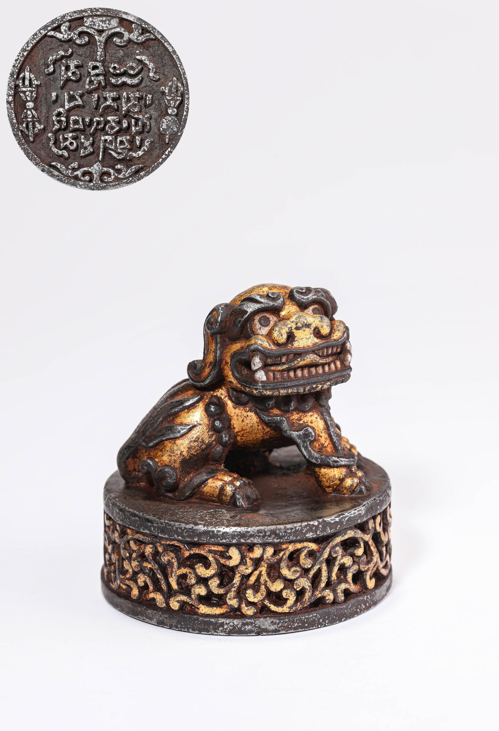 A TIBETAN IRON AND GOLD CHAMPLEVE 'OPENWORK' SEAL: A TIBETAN IRON AND GOLD CHAMPLEVE 'OPENWORK' SEAL Description: Dimensions: Weight: 1318 g. Width: 7.9 cm x Height: 8.3 cm. All measurements are approximate.