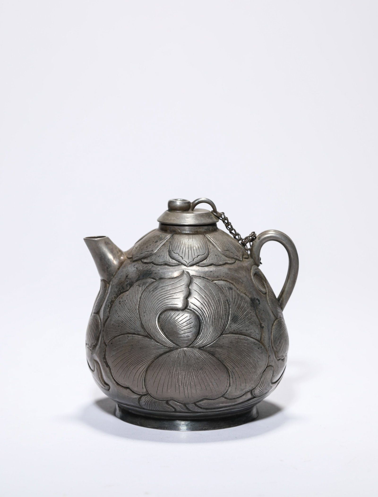 A SILVER POT (1 of 6)
