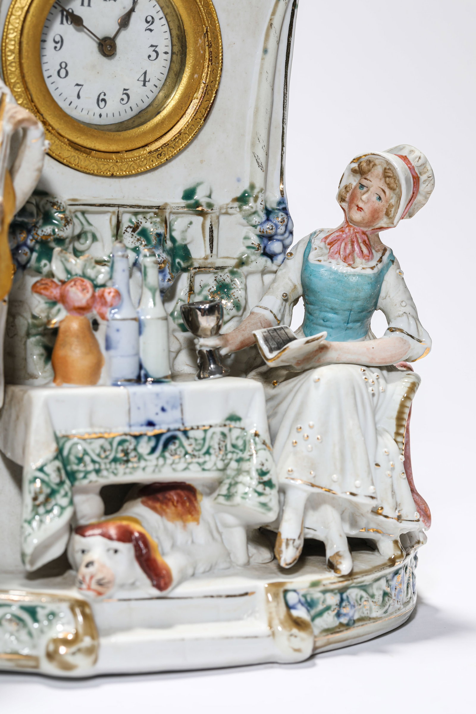A PORCELAIN FIGURE MANTEL CLOCK - 4