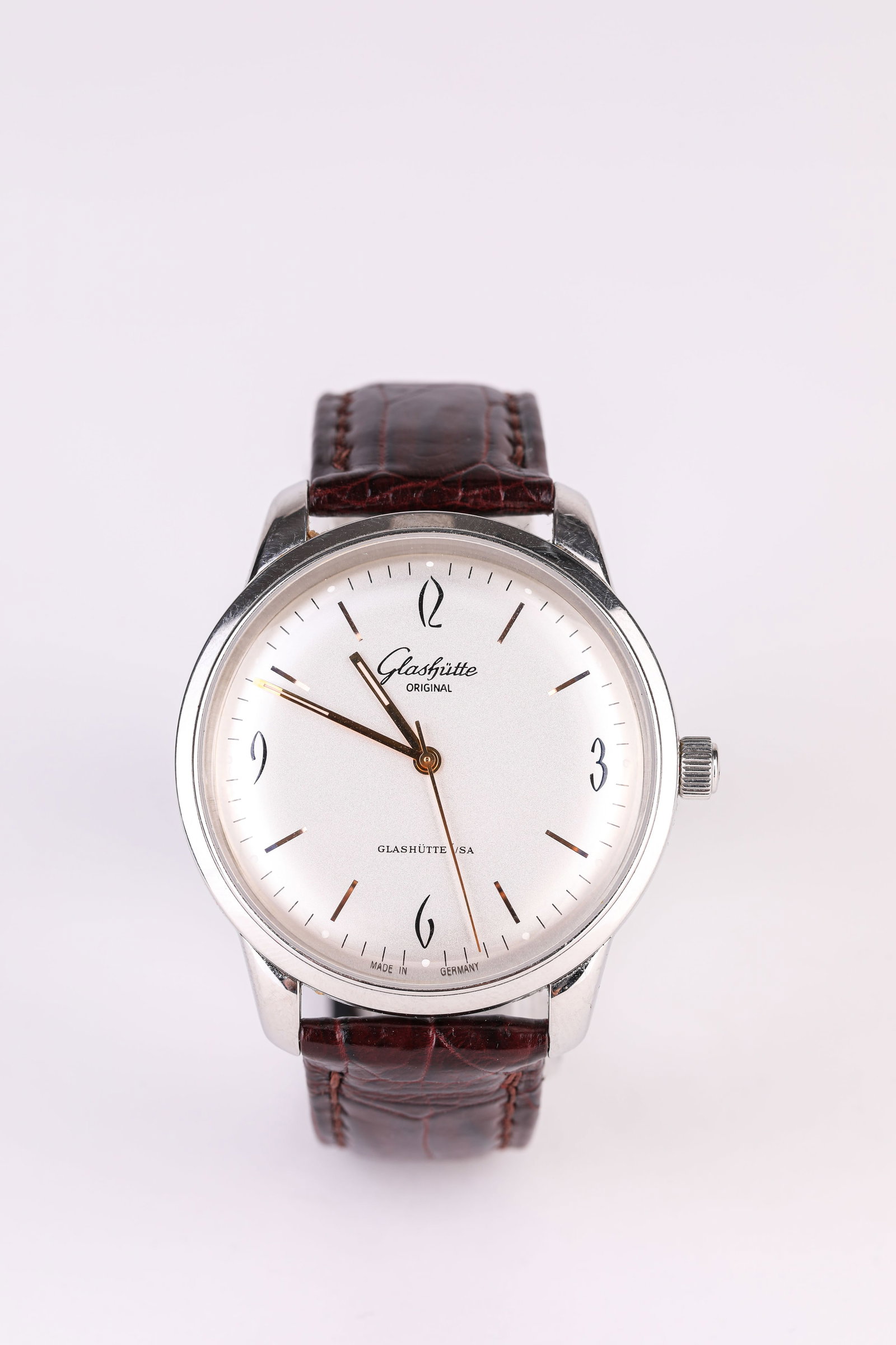 A GLASHUTTE ORIGINAL MECHANICAL WRISTWATCH: A GLASHUTTE ORIGINAL MECHANICAL WRISTWATCH Description: Dimensions: Width: 42 mm. All measurements are approximate.