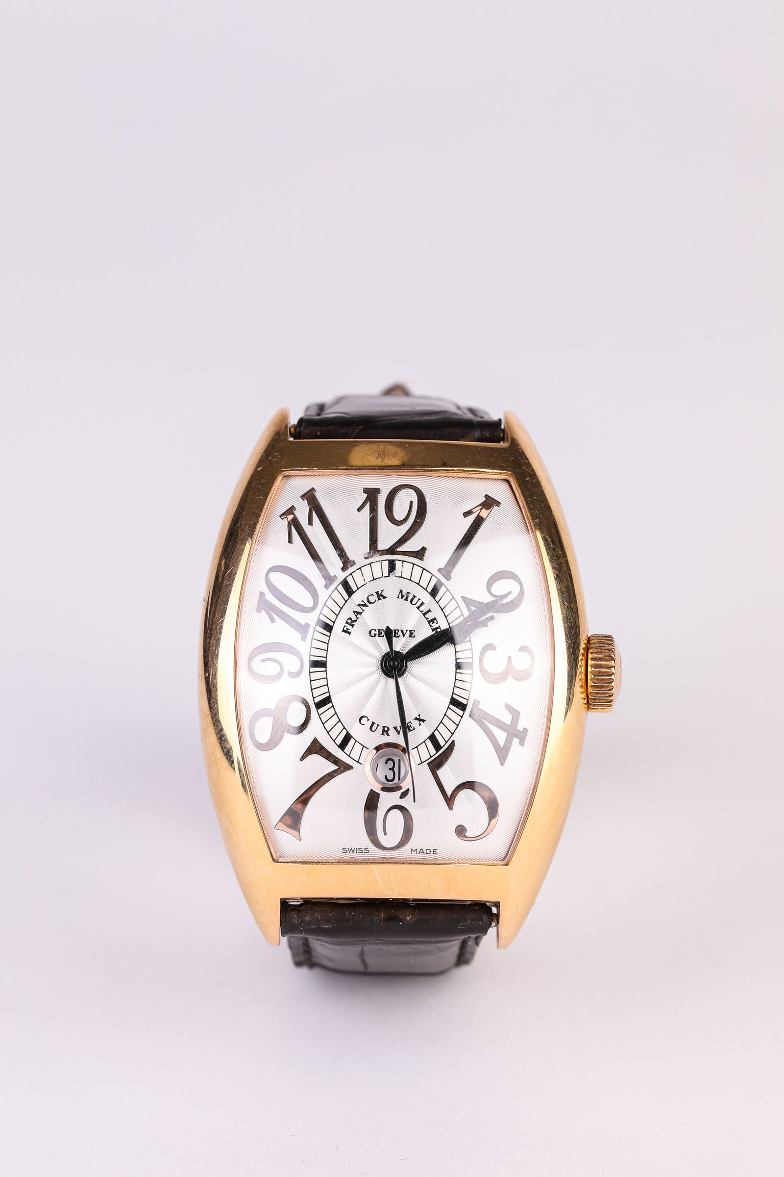 A FRANCK MULLER GOLD MECHANICAL WRISTWATCH: A FRANCK MULLER GOLD MECHANICAL WRISTWATCH Description: Dimensions: Width: 43 mm x Height: 46 mm. All measurements are approximate.