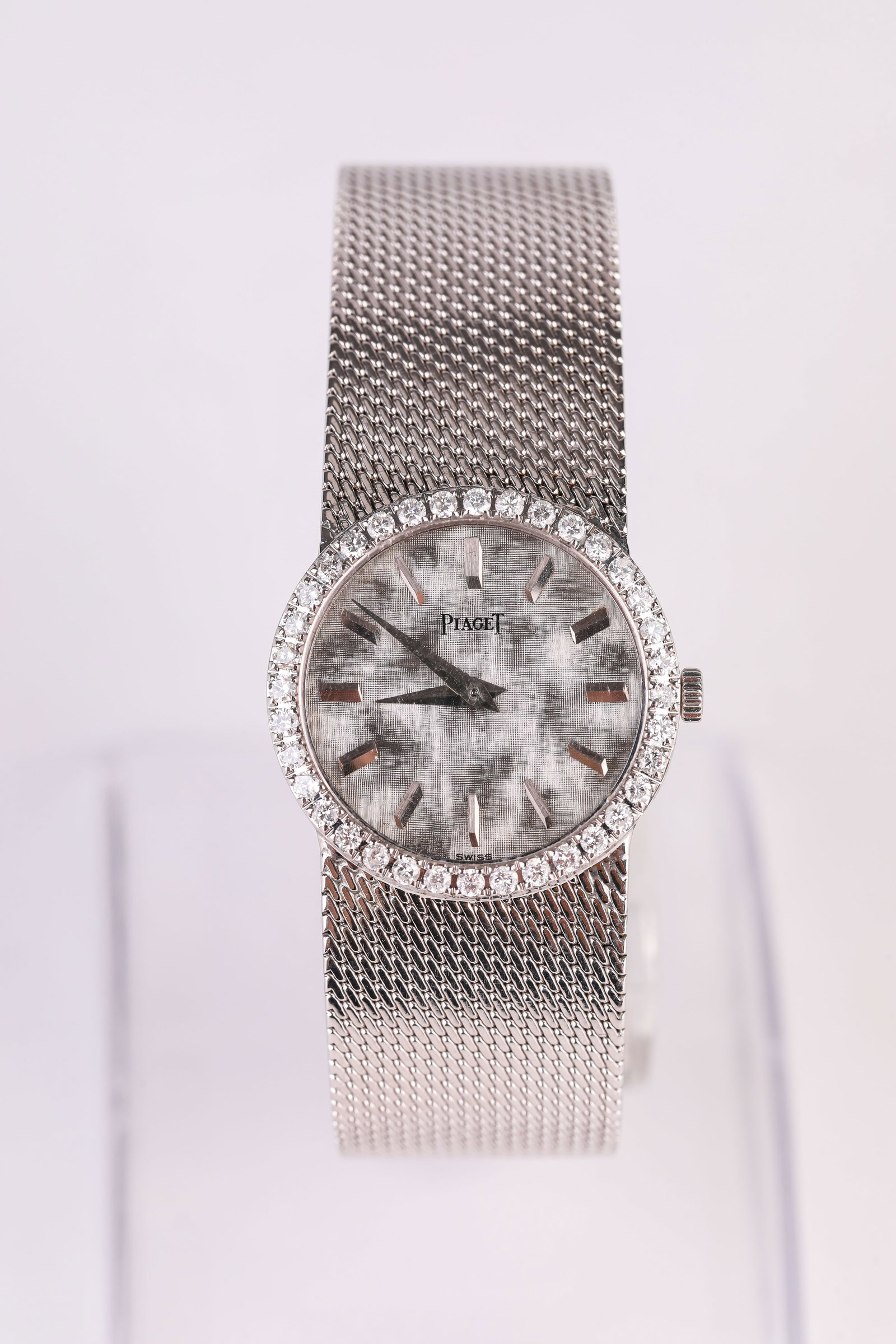 A PIAGET GOLD WRISTWATCH: A PIAGET GOLD WRISTWATCH Description: Dimensions: Width: 25 mm. All measurements are approximate.