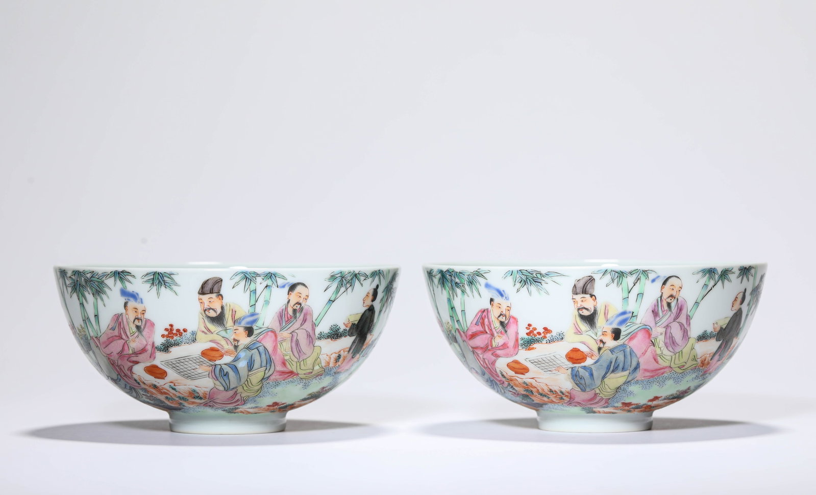 A PAIR OF FAMILLE-ROSE 'NARRATIVE SCENE' BOWLS: A PAIR OF FAMILLE-ROSE 'NARRATIVE SCENE' BOWLS Description: Dimensions: Width: 12.5 cm x Height: 6 cm. Width: 12.5 cm x Height: 6 cm.? All measurements are approximate.