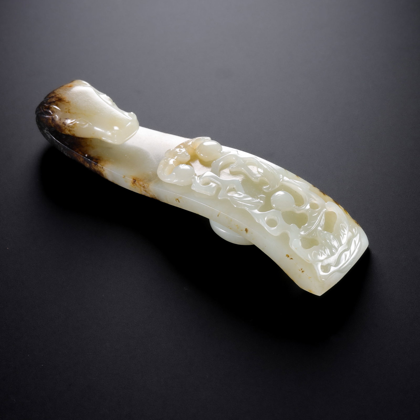 A JADE BELT HOOK (1 of 9)