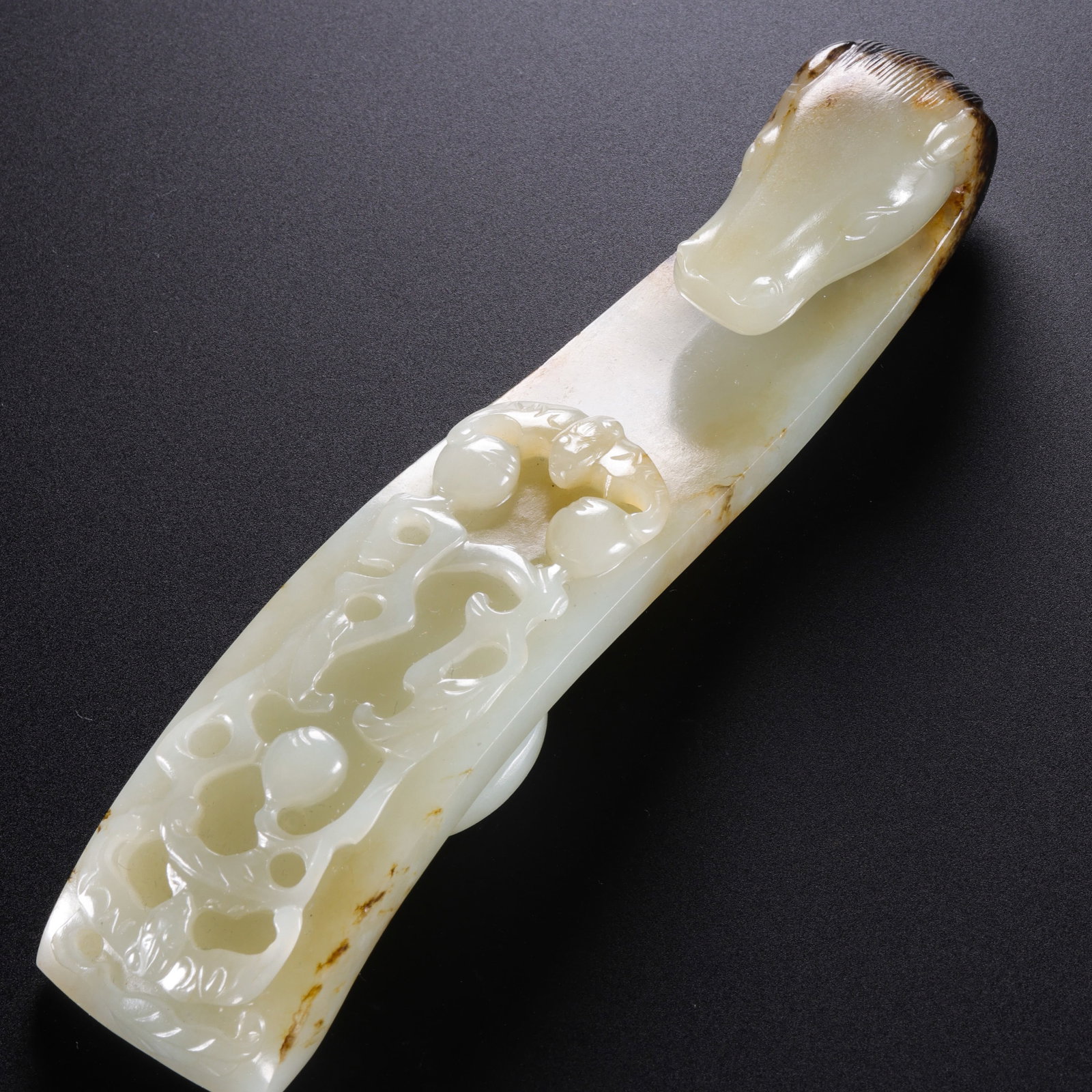A JADE BELT HOOK - 8