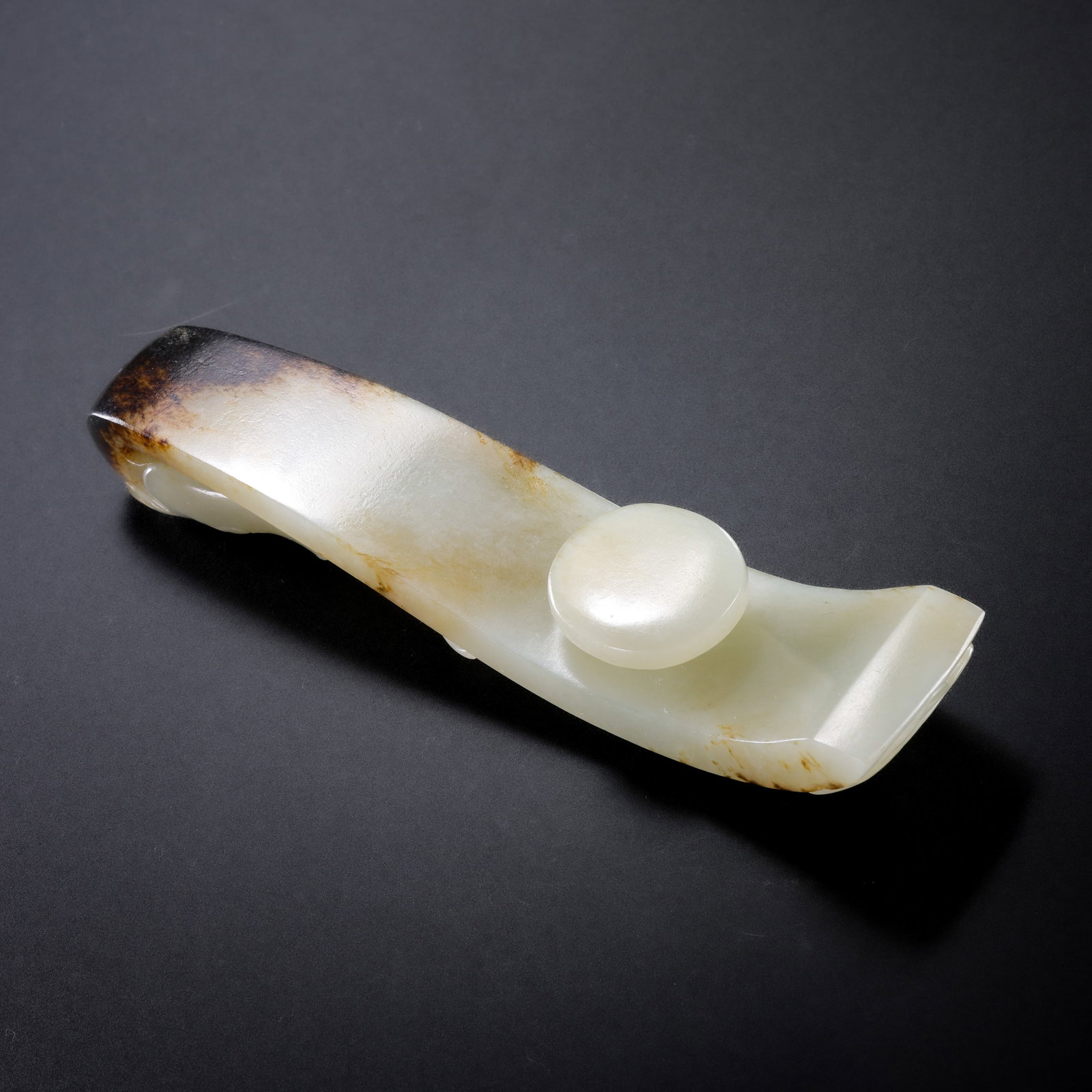 A JADE BELT HOOK - 9