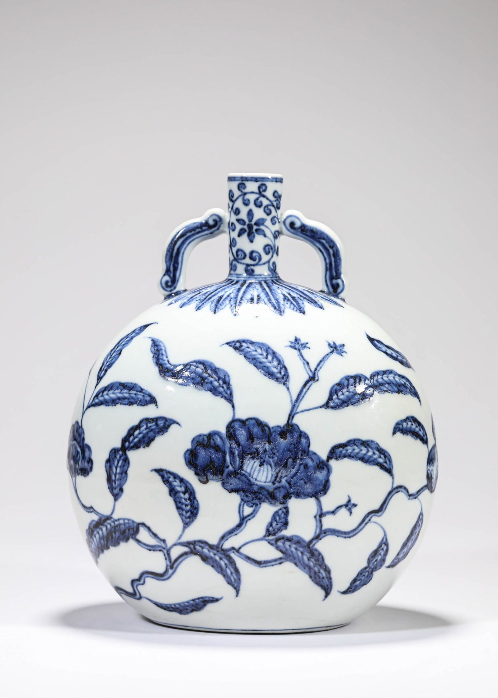 A BLUE AND WHITE 'FLORAL' MOONFLASK: A BLUE AND WHITE 'FLORAL' MOONFLASK Description: Dimensions: Length: 21.4 cm x Width: 14.5 cm x Height: 26.9 cm. All measurements are approximate.