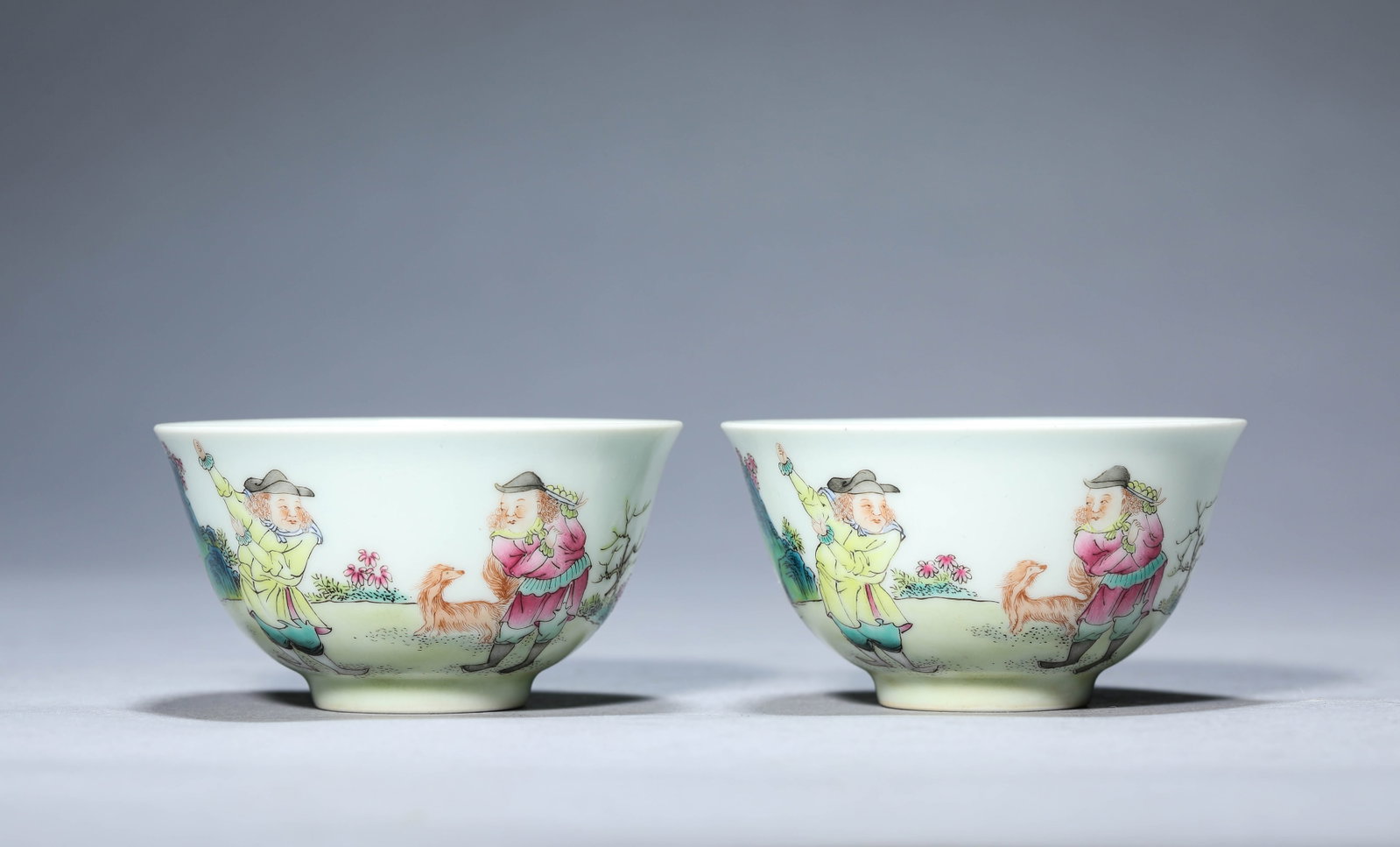 A PAIR OF FAMILLE-ROSE 'FIGURAL' SMALL BOWLS: A PAIR OF FAMILLE-ROSE 'FIGURAL' SMALL BOWLS Description: Dimensions: Width: 7.9 cm x Height: 4.3 cm. Width: 7.9 cm x Height: 4.3 cm. All measurements are approximate.
