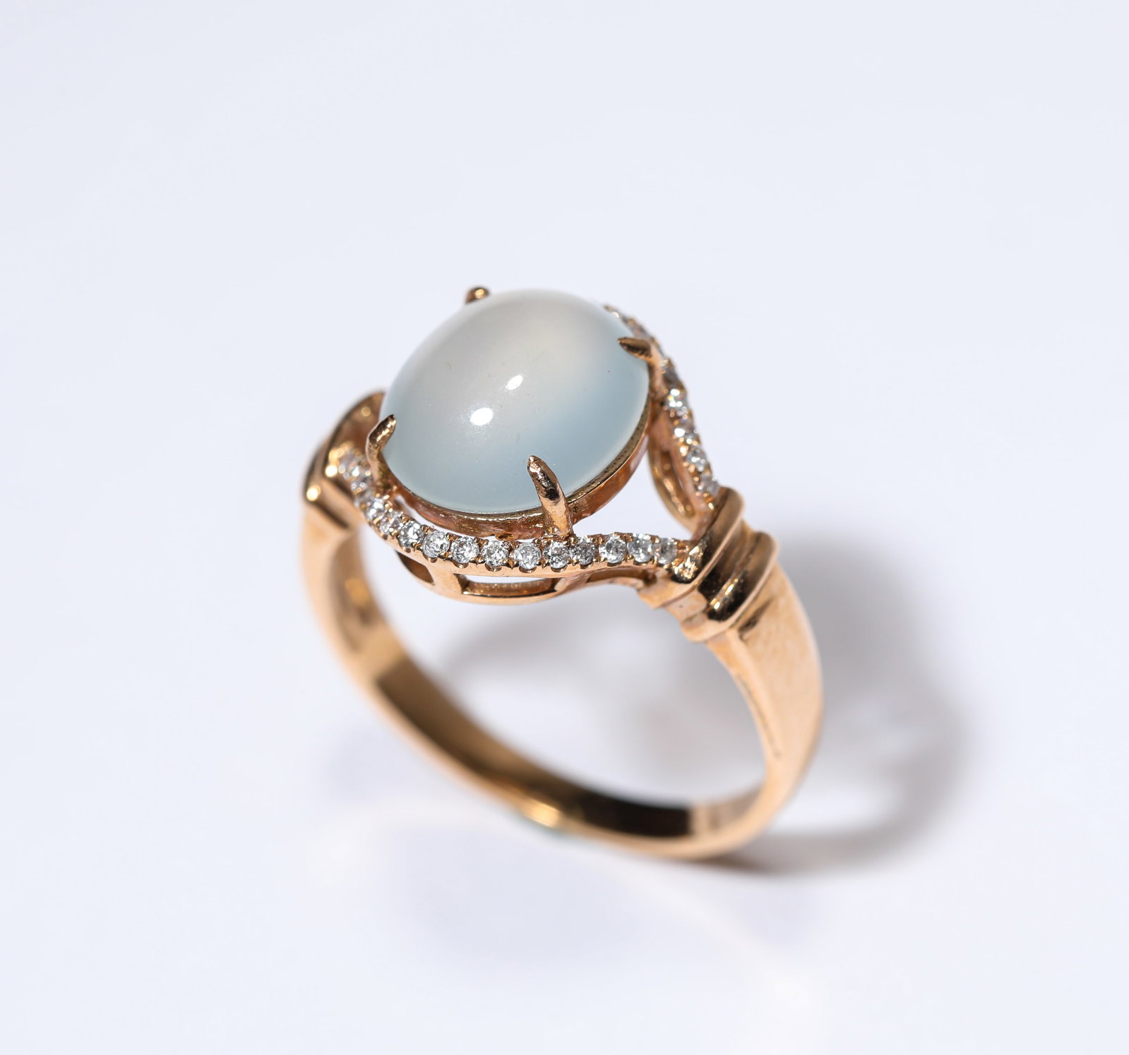A JADEITE AND GOLD RING - 2