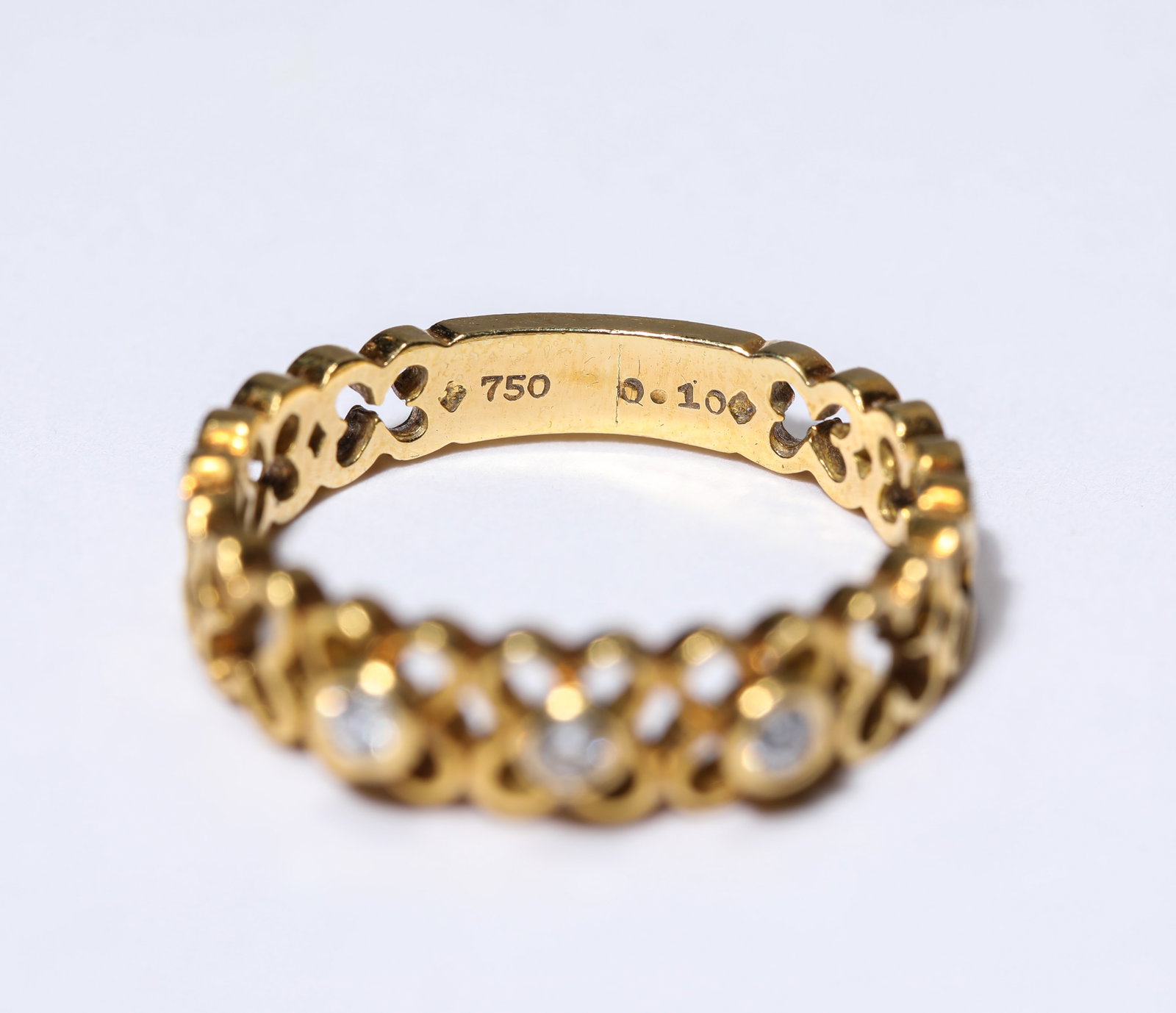 A DIAMOND AND GOLD RING - 3