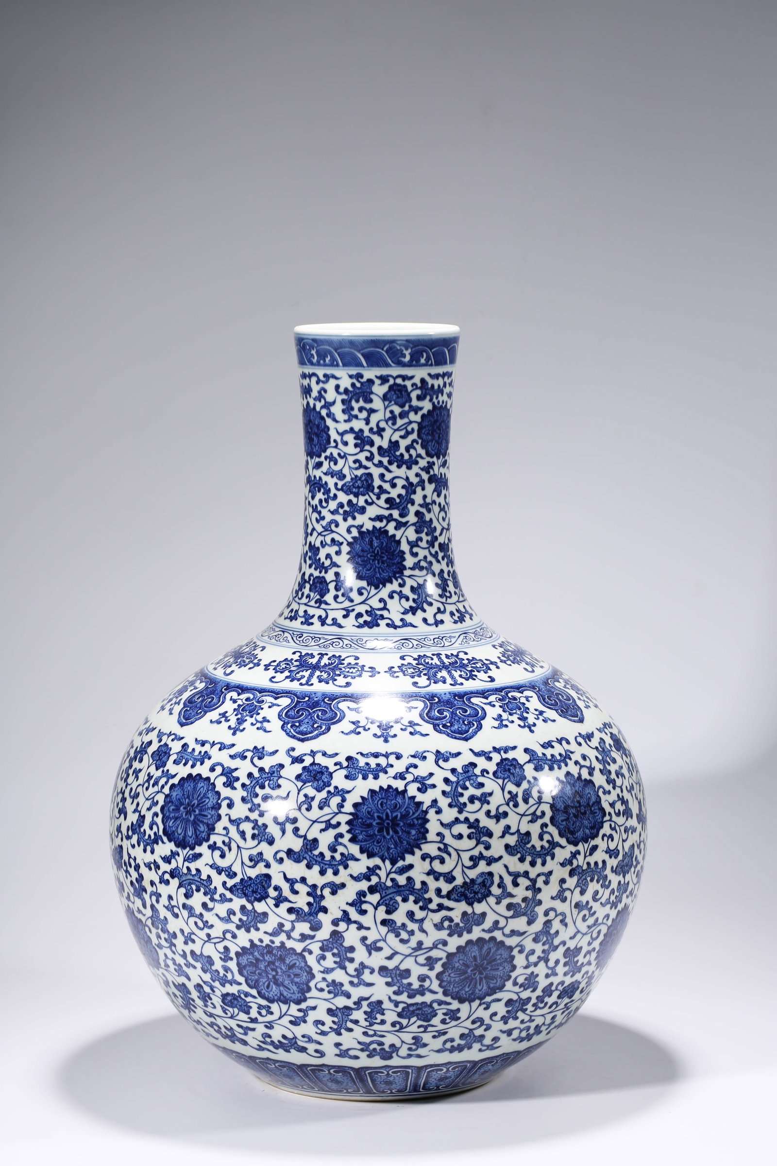 A BLUE AND WHITE 'INTERLOCKING LOTUS' TIANQIUPING: A BLUE AND WHITE 'INTERLOCKING LOTUS' TIANQIUPING Description: Dimensions: Width: 44 cm x Height: 60 cm. All measurements are approximate.