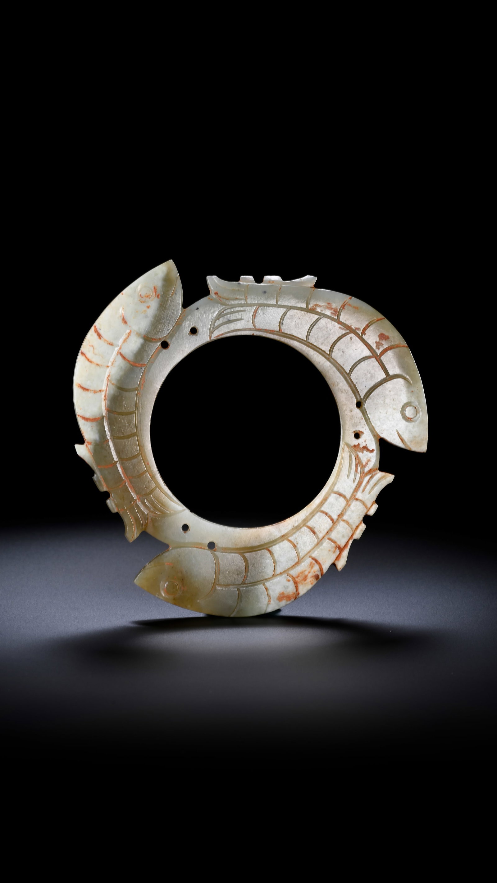 A JADE 'THREE FISH' RING PENDANT - 7