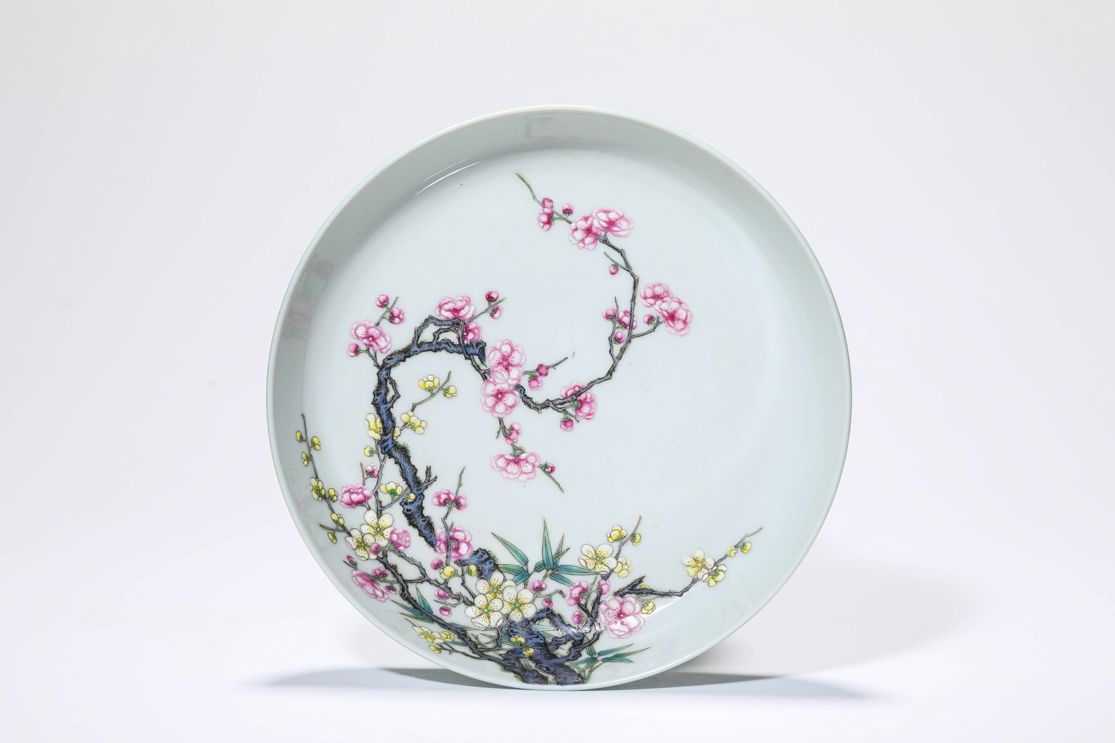 A TURQUOISE-GROUND FAMILLE-ROSE 'FLORAL' DISH: A TURQUOISE-GROUND FAMILLE-ROSE 'FLORAL' DISH Description: Dimensions: Width: 16.3 cm x Height: 3.2 cm. All measurements are approximate.