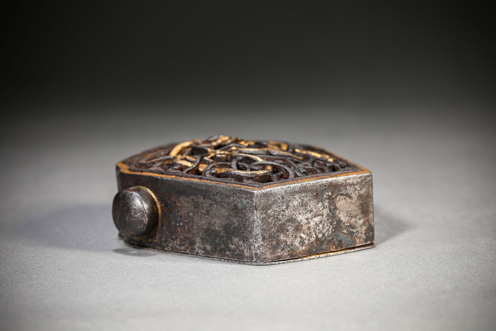 AN IRON AND GOLD CHAMPLEVE 'OPENWORK' GAU - 6