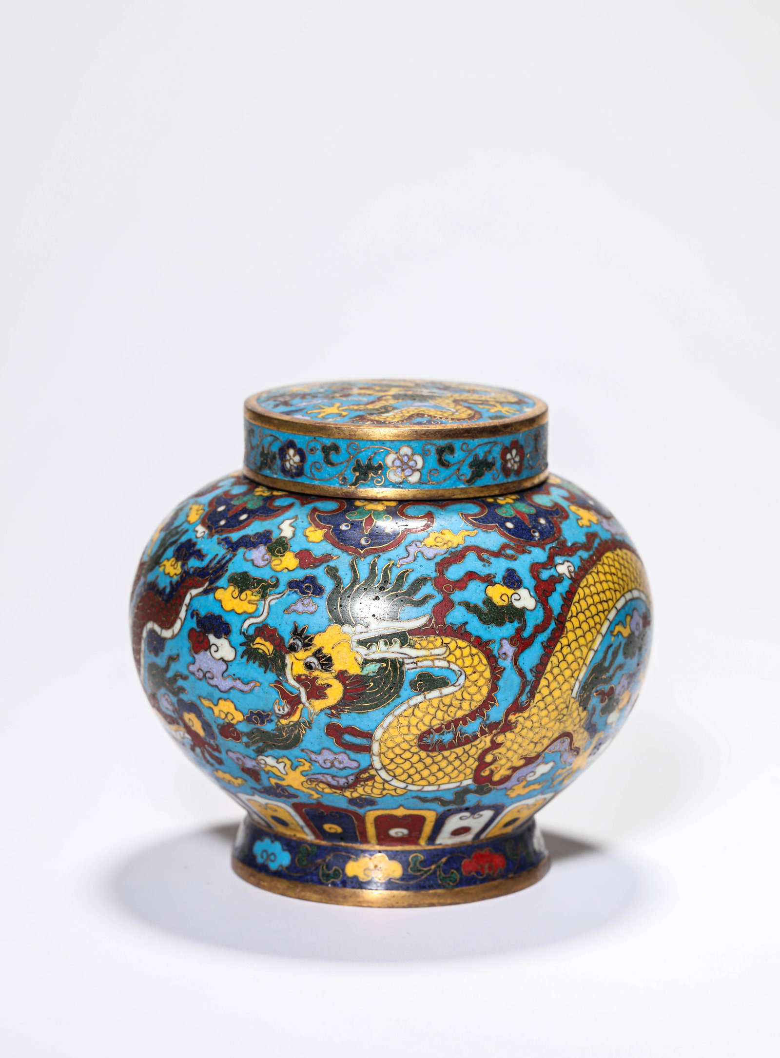 A CLOISONNE ENAMEL 'DRAGON' JAR: A CLOISONNE ENAMEL 'DRAGON' JAR Description: Dimensions: Weight: 769 g. Width: 12.3 cm x Height: 11.2 cm. All measurements are approximate.