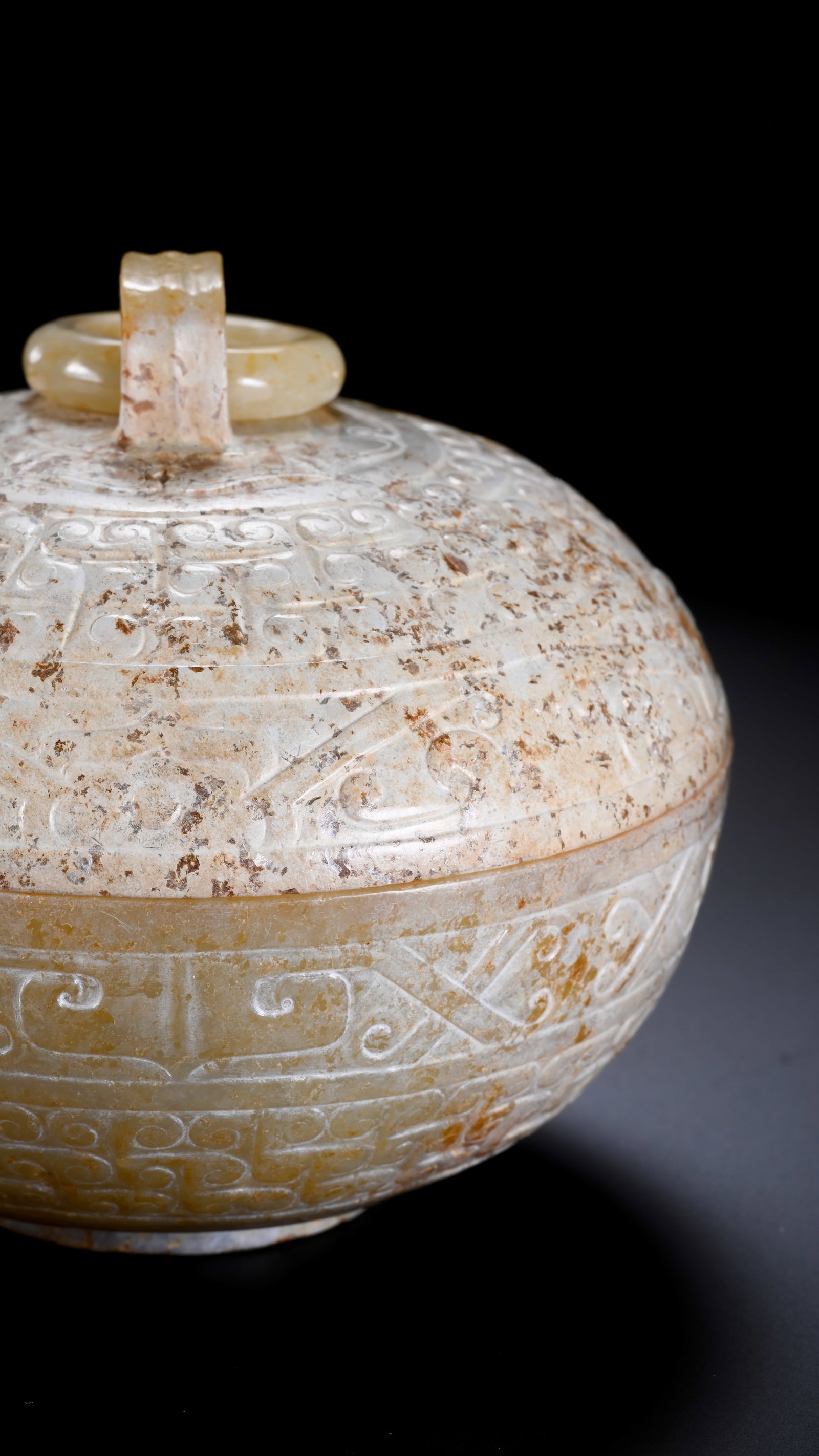 A JADE CIRCULAR BOX - 3
