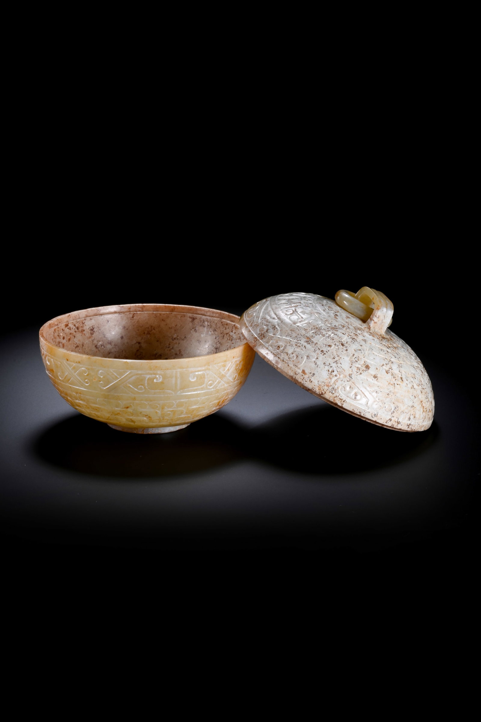 A JADE CIRCULAR BOX - 6