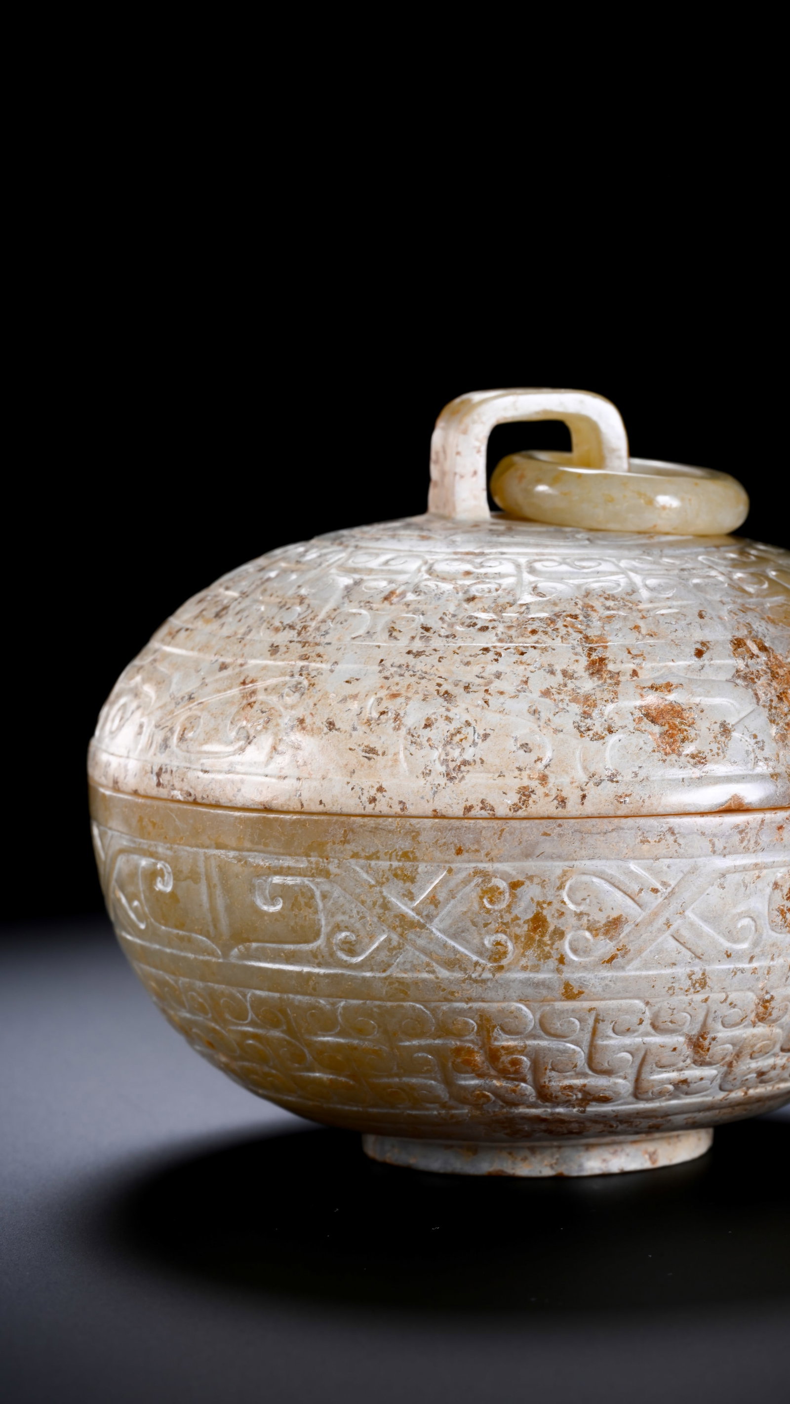 A JADE CIRCULAR BOX - 8
