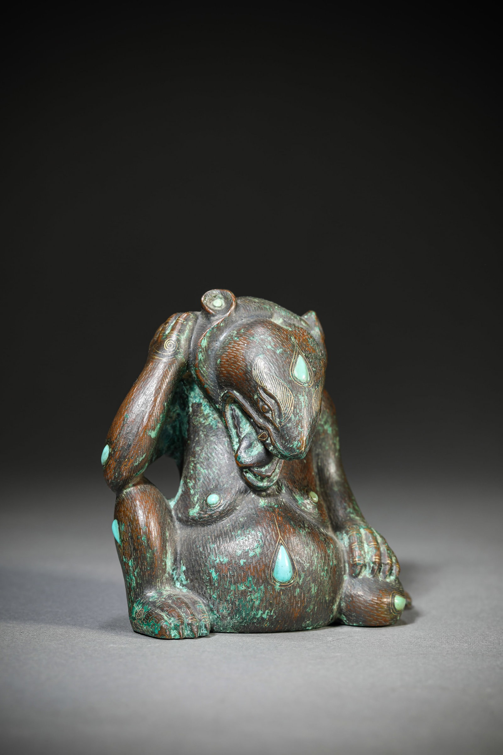 A TURQUOISE-INLAID BRONZE BEAR: A TURQUOISE-INLAID BRONZE BEAR Description: Dimensions: Weight: 578 g. Length: 8.9 cm x Width: 5.8 cm x Height: 8.6 cm. All measurements are approximate.