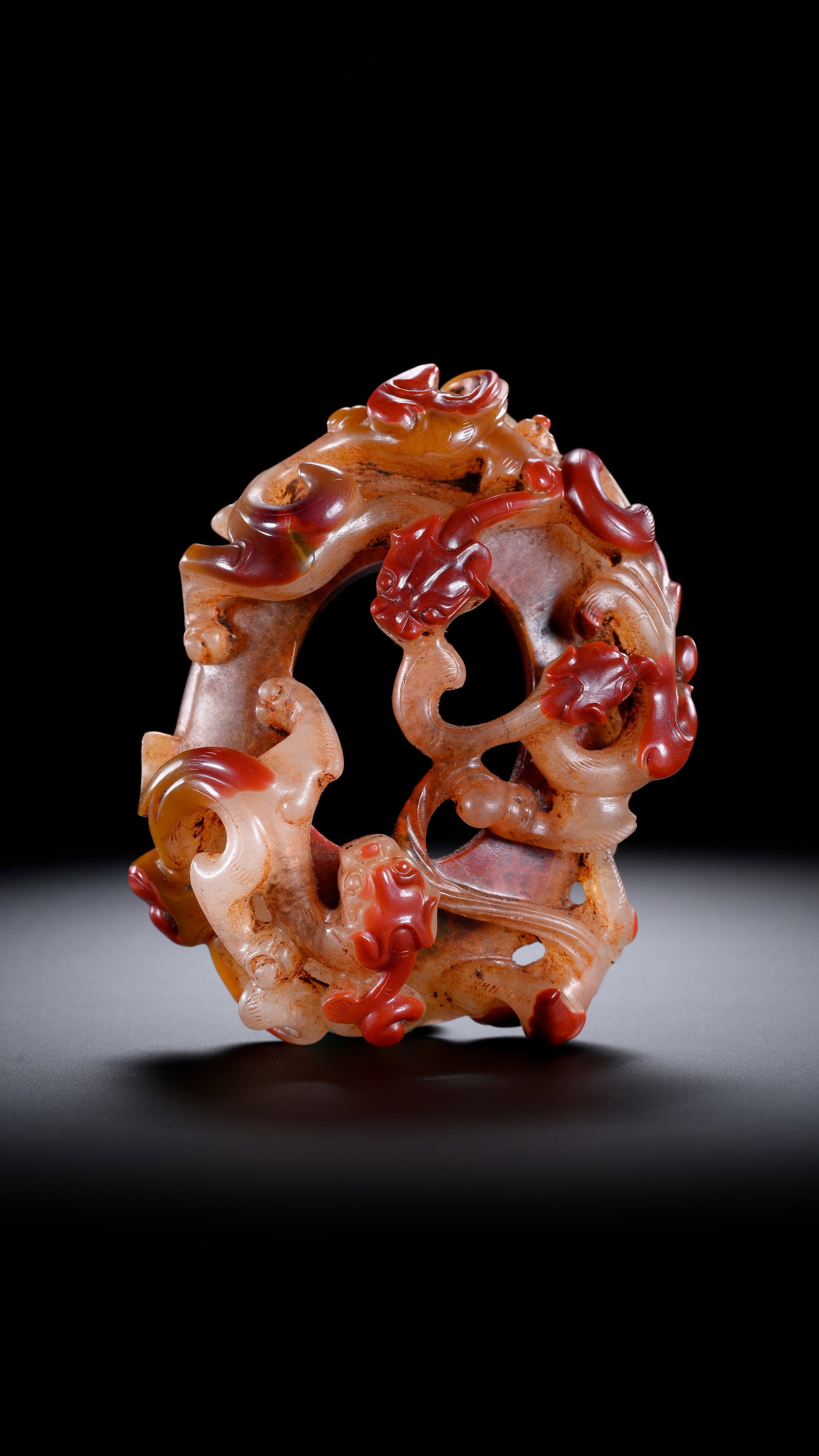 AN AGATE 'OPENWORK CHI-DRAGON' PENDANT: AN AGATE 'OPENWORK CHI-DRAGON' PENDANT Description: Dimensions: Width: 5.5 cm x Height: 7.5 cm. All measurements are approximate.