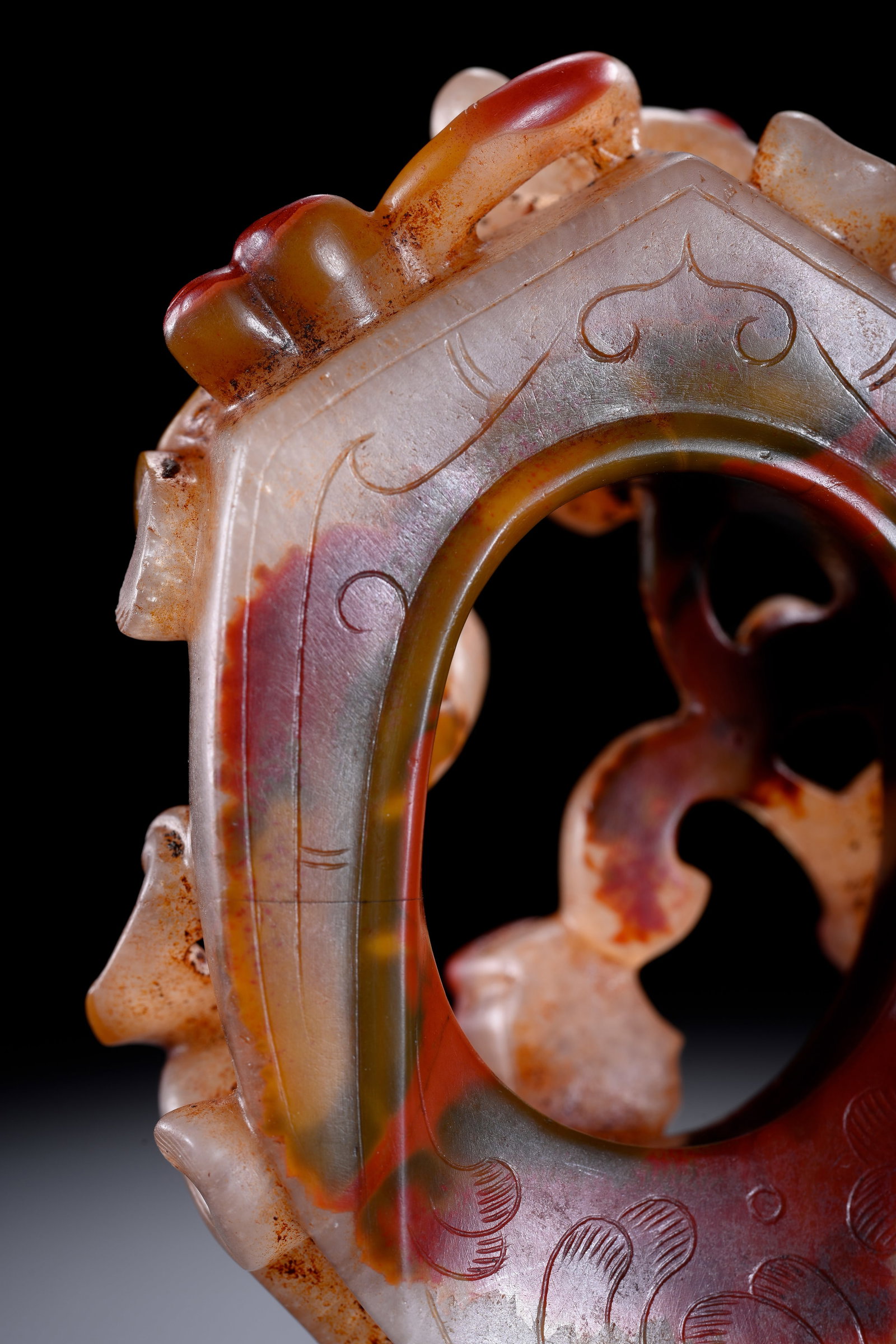 AN AGATE 'OPENWORK CHI-DRAGON' PENDANT - 3