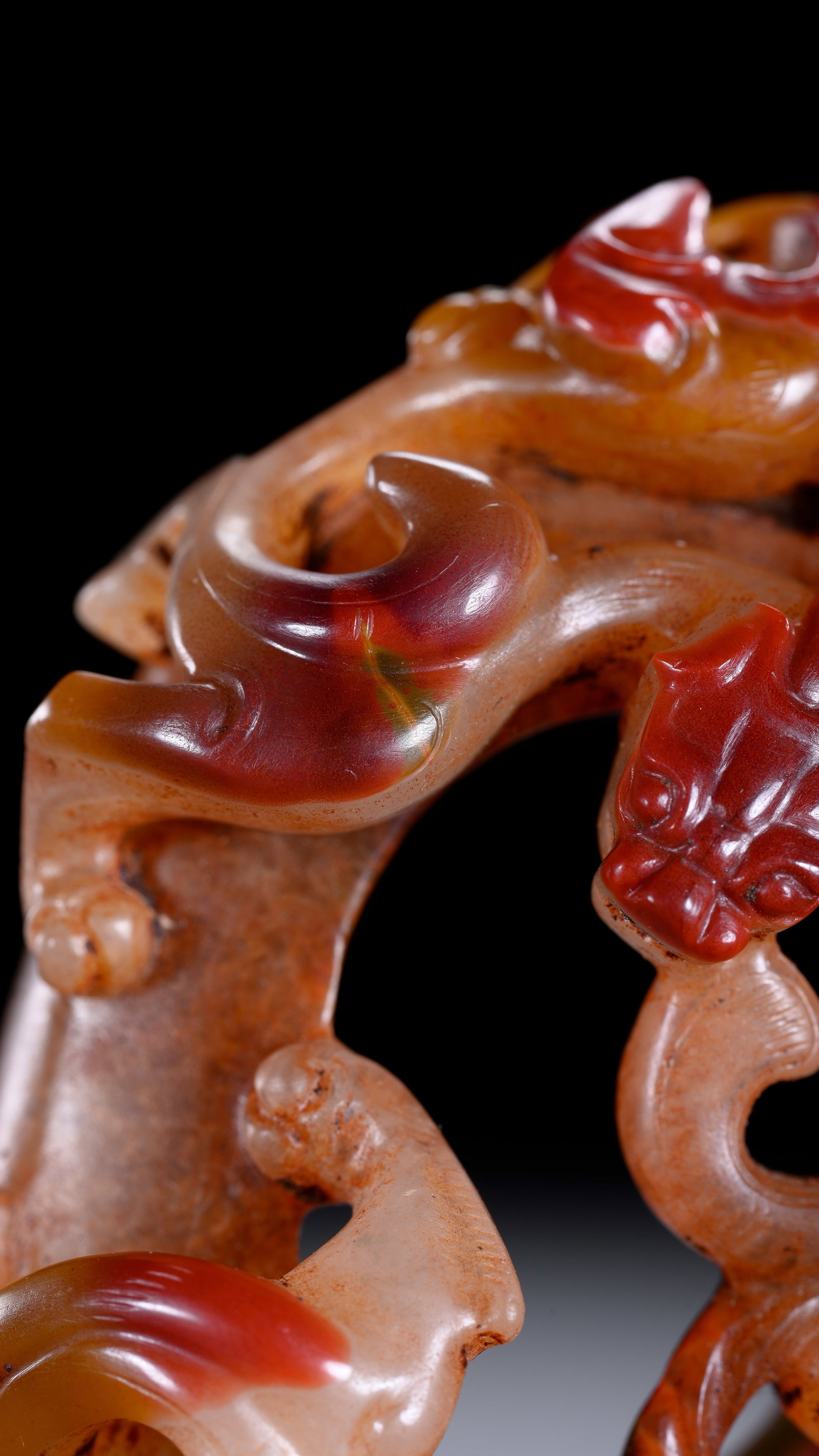 AN AGATE 'OPENWORK CHI-DRAGON' PENDANT - 4