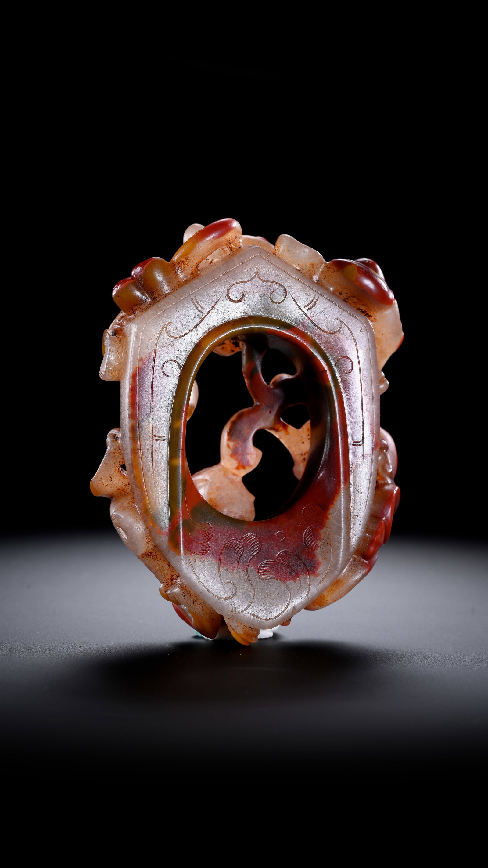 AN AGATE 'OPENWORK CHI-DRAGON' PENDANT - 6
