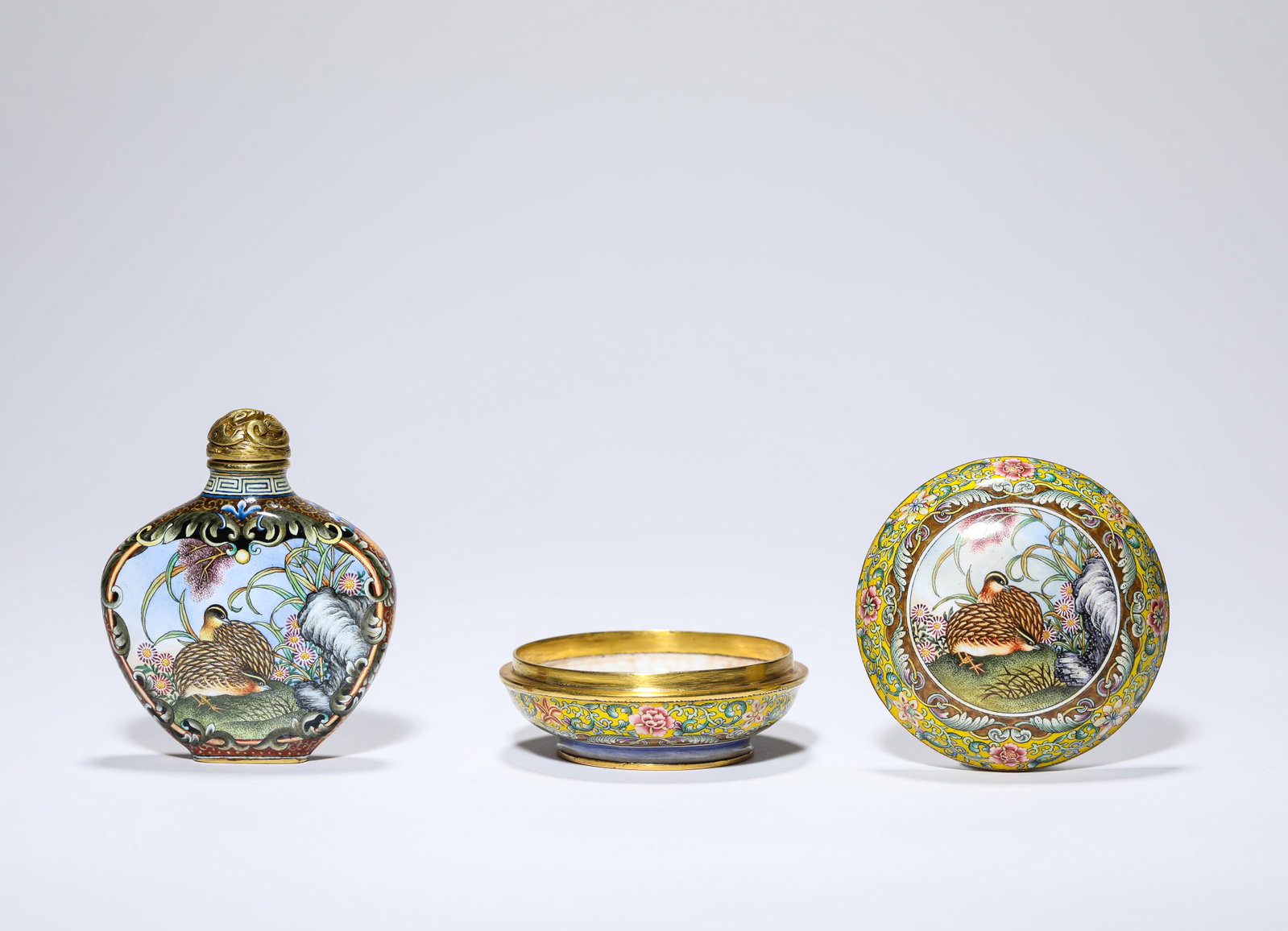 A GROUP OF COPPER PAINTED ENAMEL SNUFF BOTTLES AND COVERED BOXES: A GROUP OF COPPER PAINTED ENAMEL SNUFF BOTTLES AND COVERED BOXES Description: Dimensions: Weight: 100 g. Length: 5.3 cm x Width: 1.9 cm x Height: 6.3 cm. Width: 5.6 cm x Height: 3 cmAll measurements a