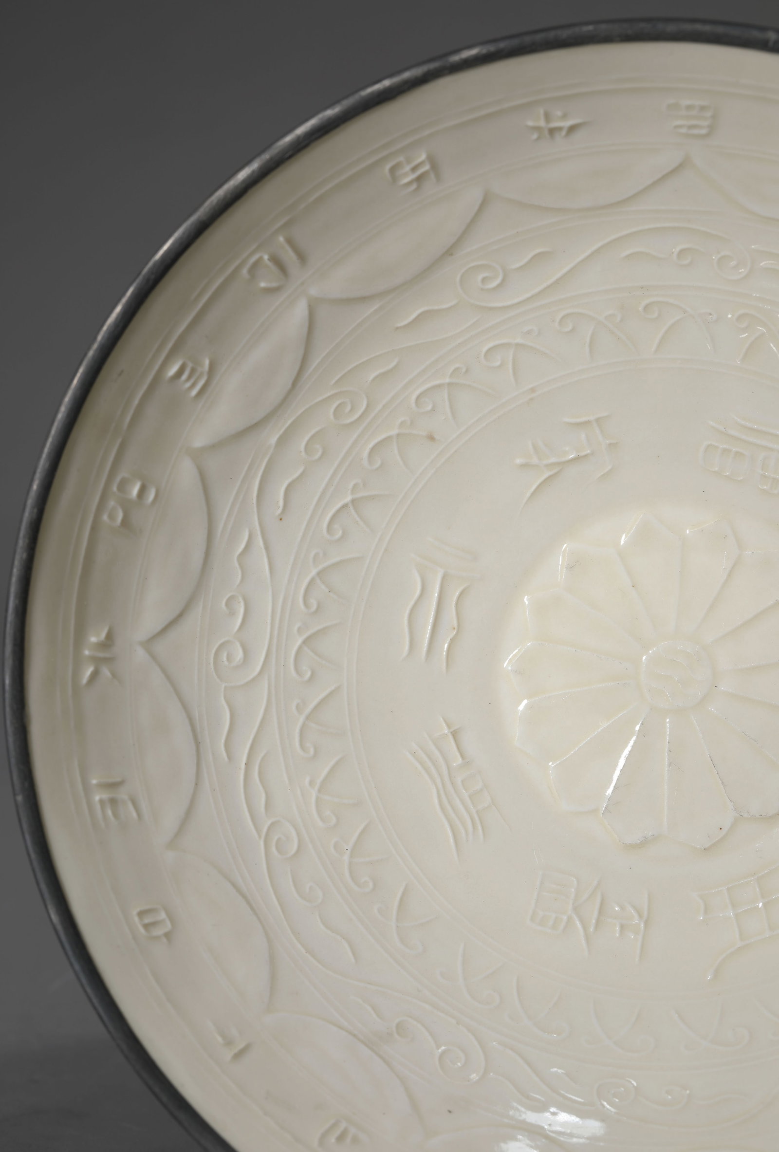 A DING-TYPE DISH - 3