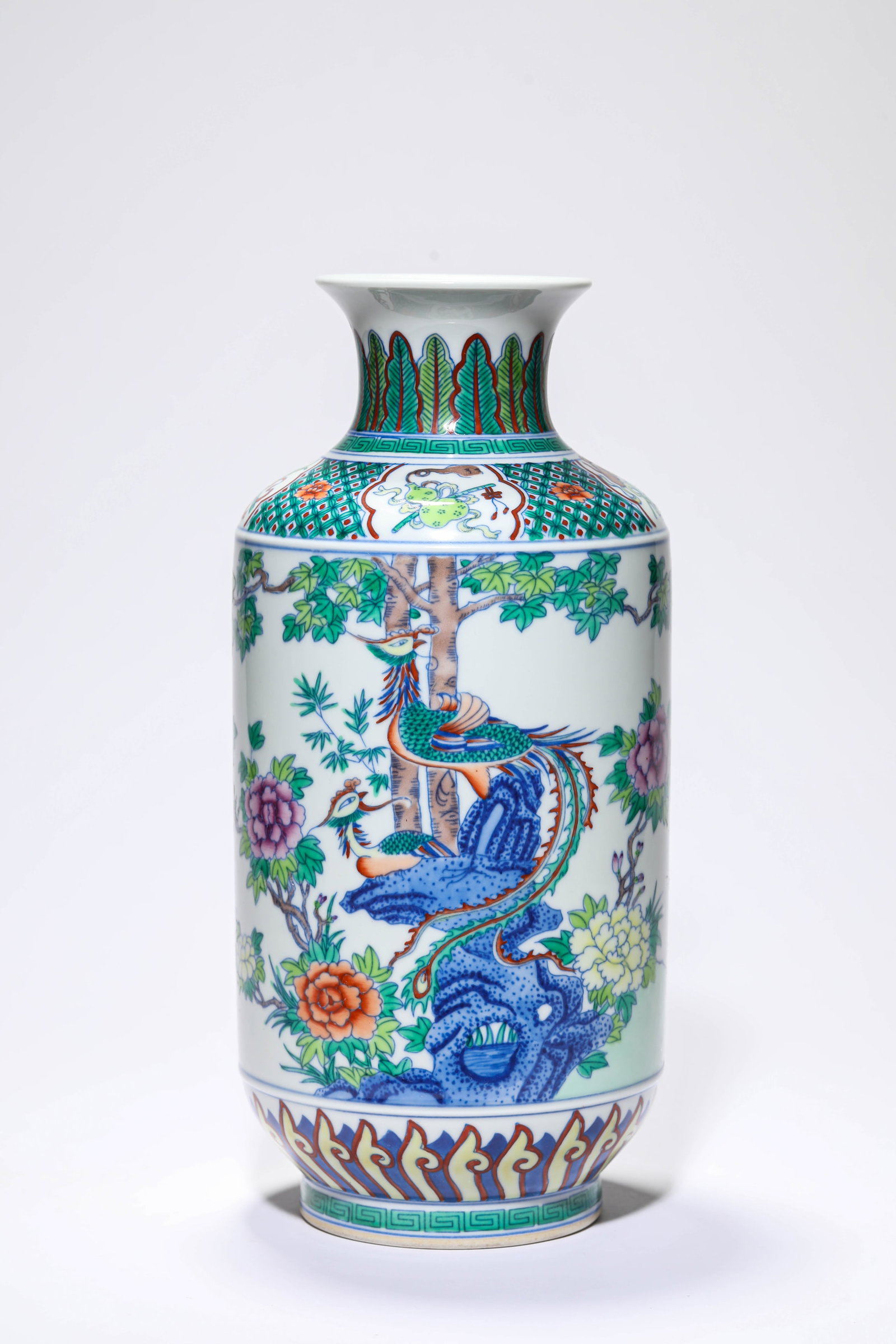 A DOUCAI 'FLOWERS AND BIRDS' LANTERN VASE: A DOUCAI 'FLOWERS AND BIRDS' LANTERN VASE Description: Dimensions: Width: 15 cm x Height: 32 cm. All measurements are approximate.