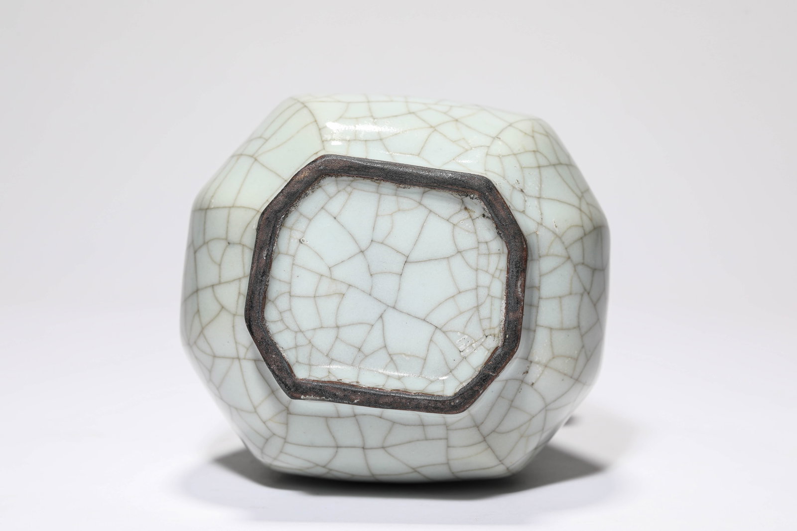 A GUAN-TYPE VASE - 4