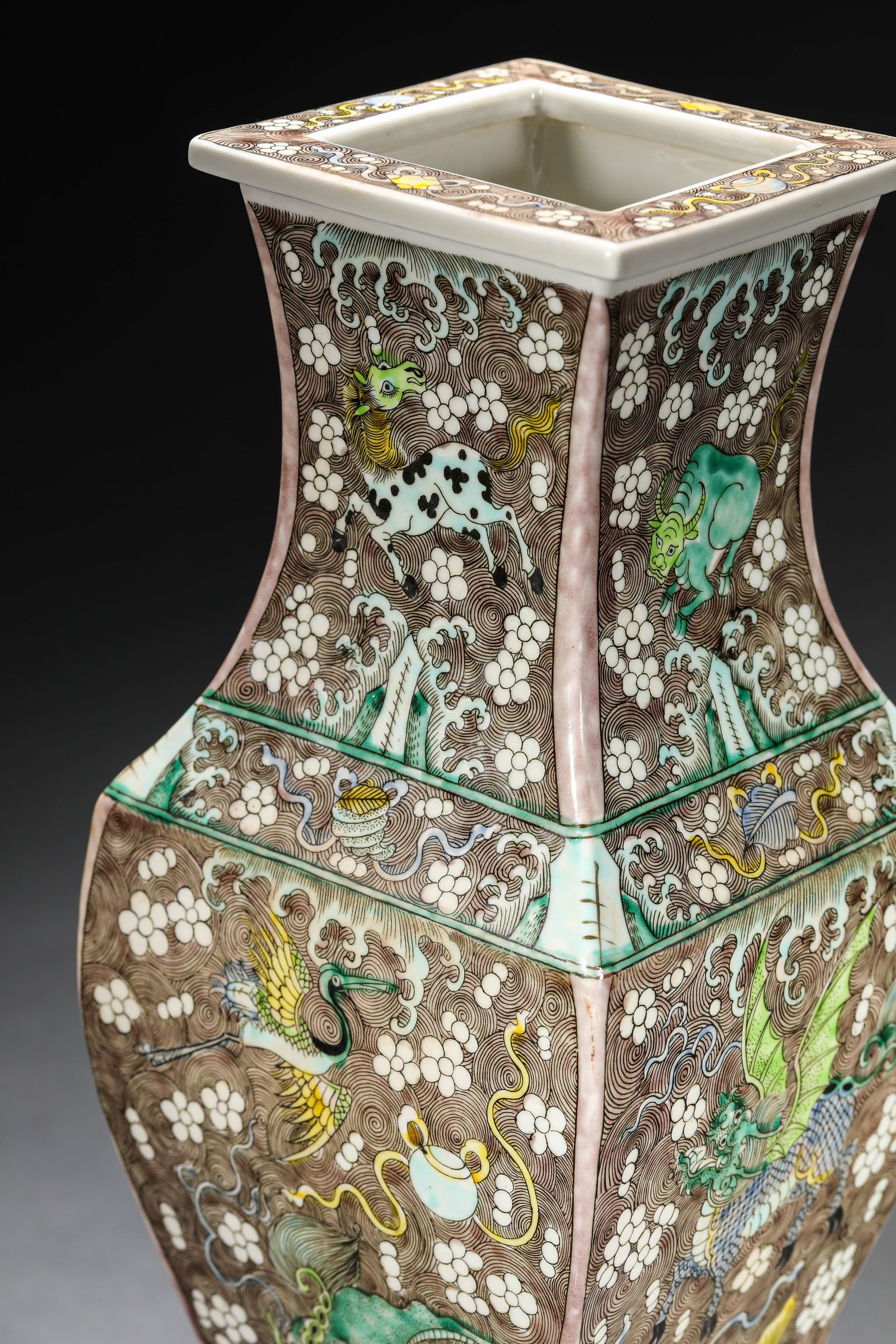 A WUCAI SQUARE VASE - 5