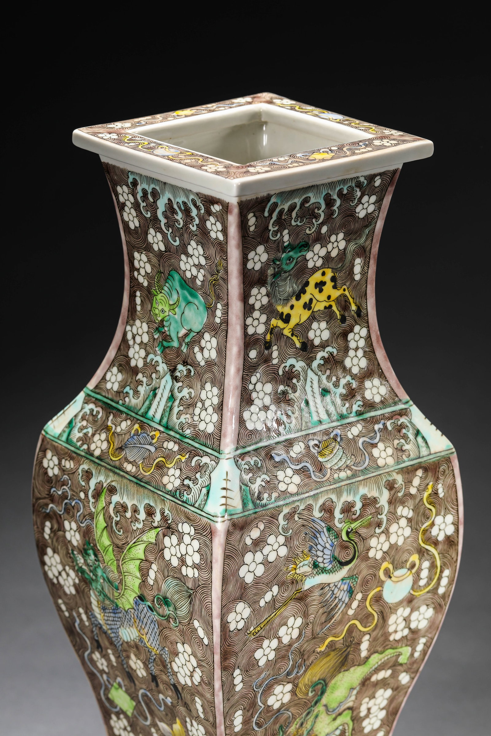 A WUCAI SQUARE VASE - 6