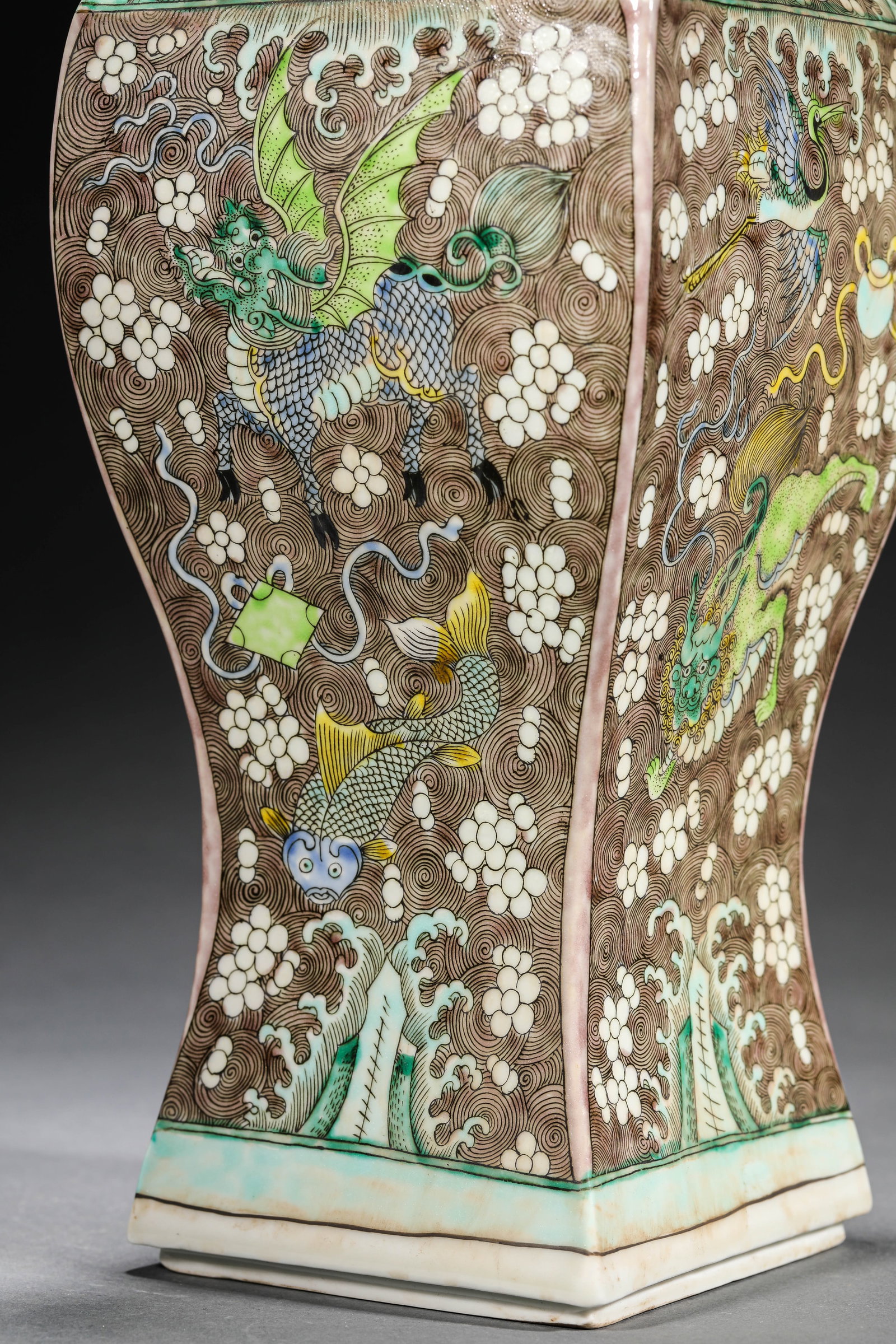 A WUCAI SQUARE VASE - 7