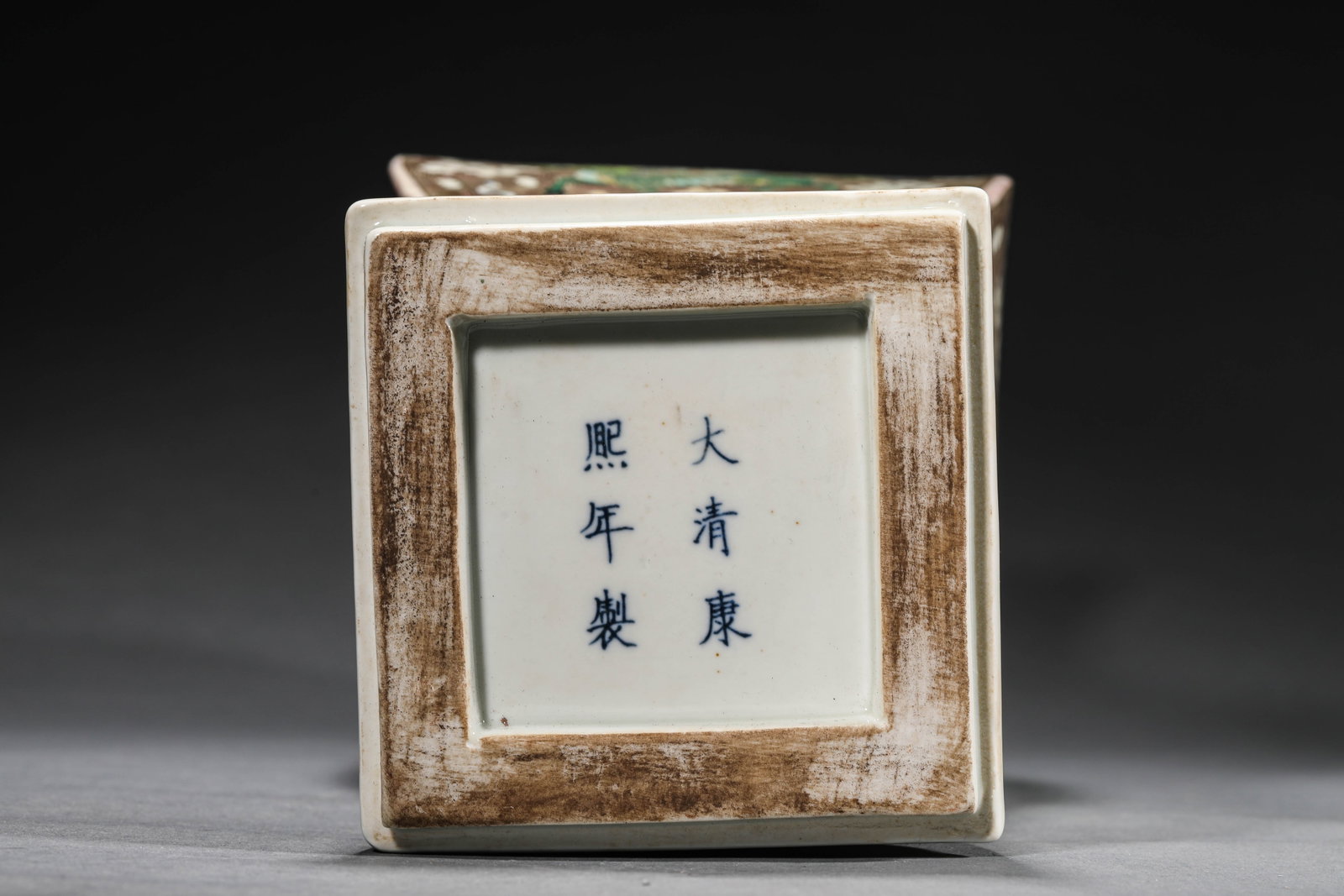 A WUCAI SQUARE VASE - 8