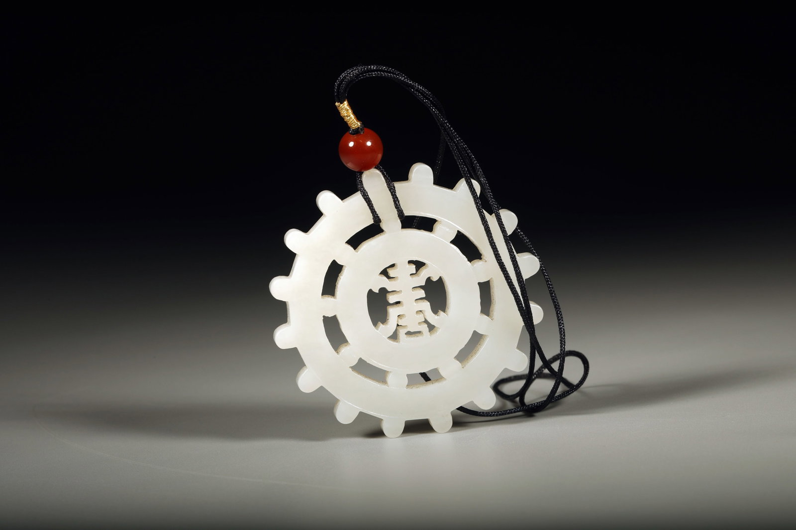 A WHITE JADE 'LONGEVITY' PENDANT - 4