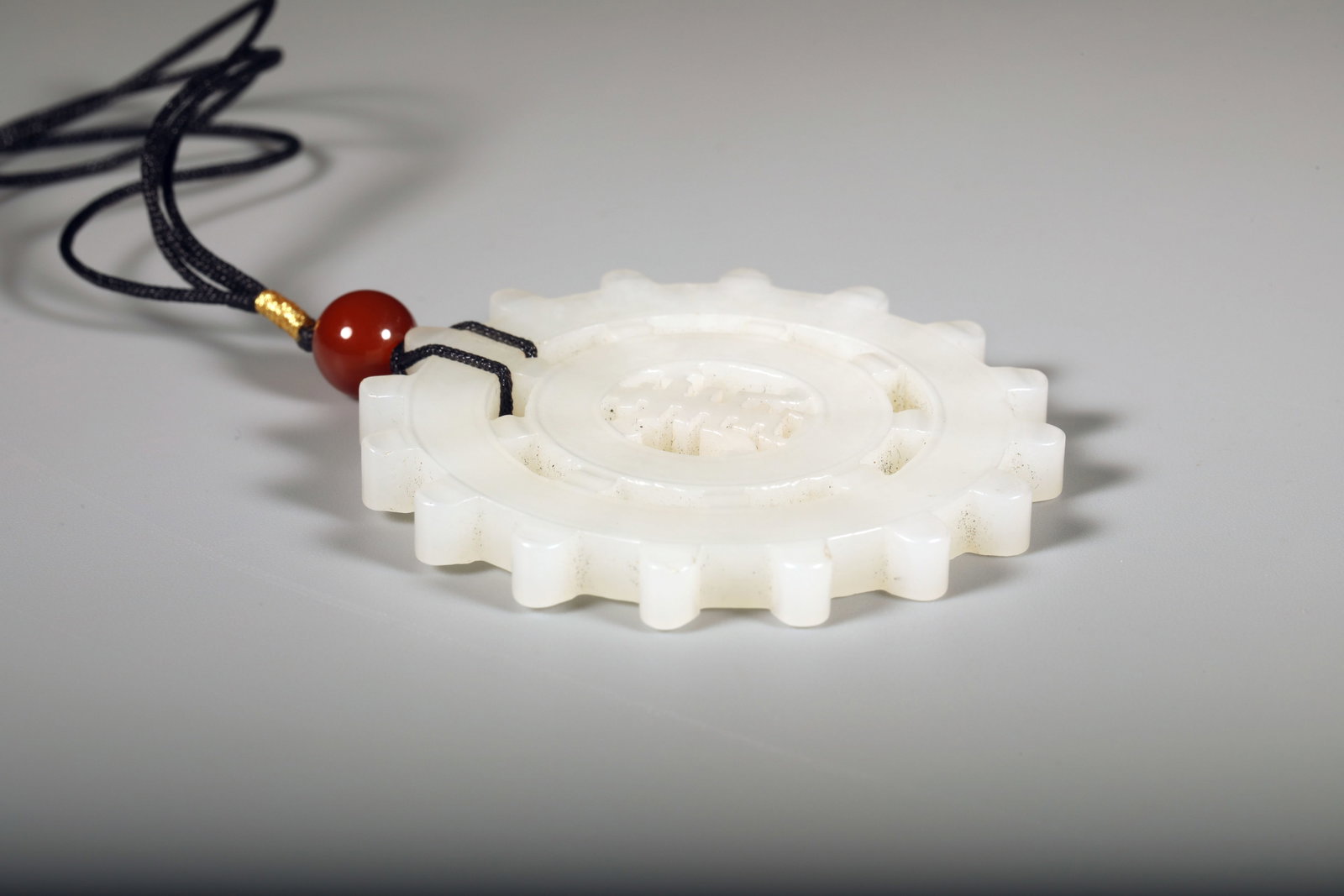 A WHITE JADE 'LONGEVITY' PENDANT - 6