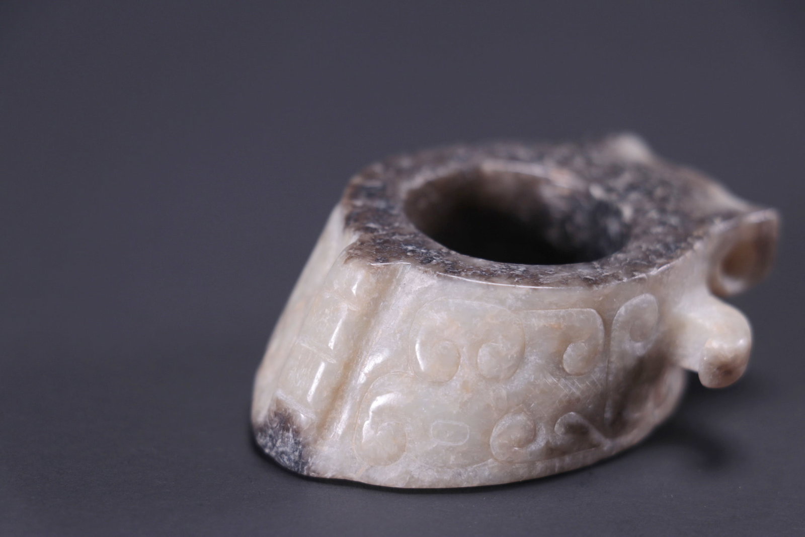 A PALE CELADON JADE CONG-FORM TUBE WITH INTERLOCKING PATTERN - 2