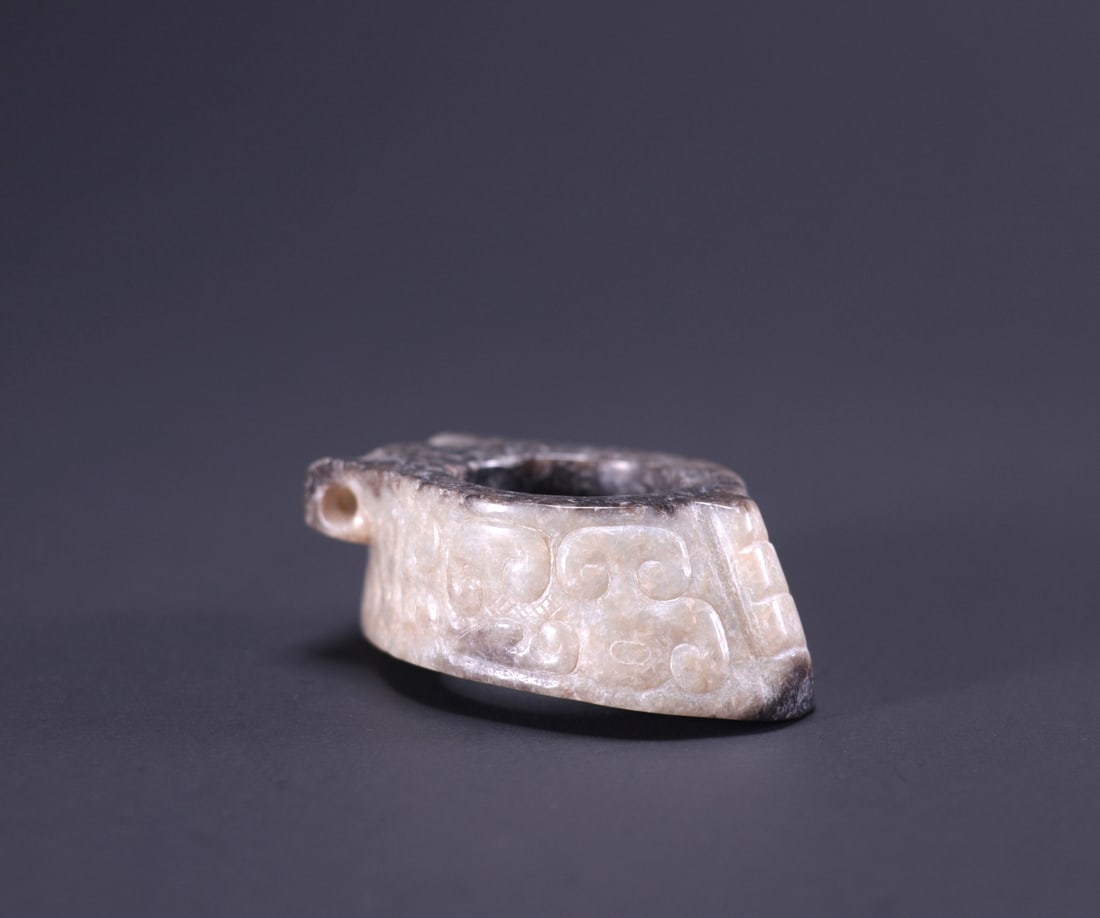 A PALE CELADON JADE CONG-FORM TUBE WITH INTERLOCKING PATTERN - 3