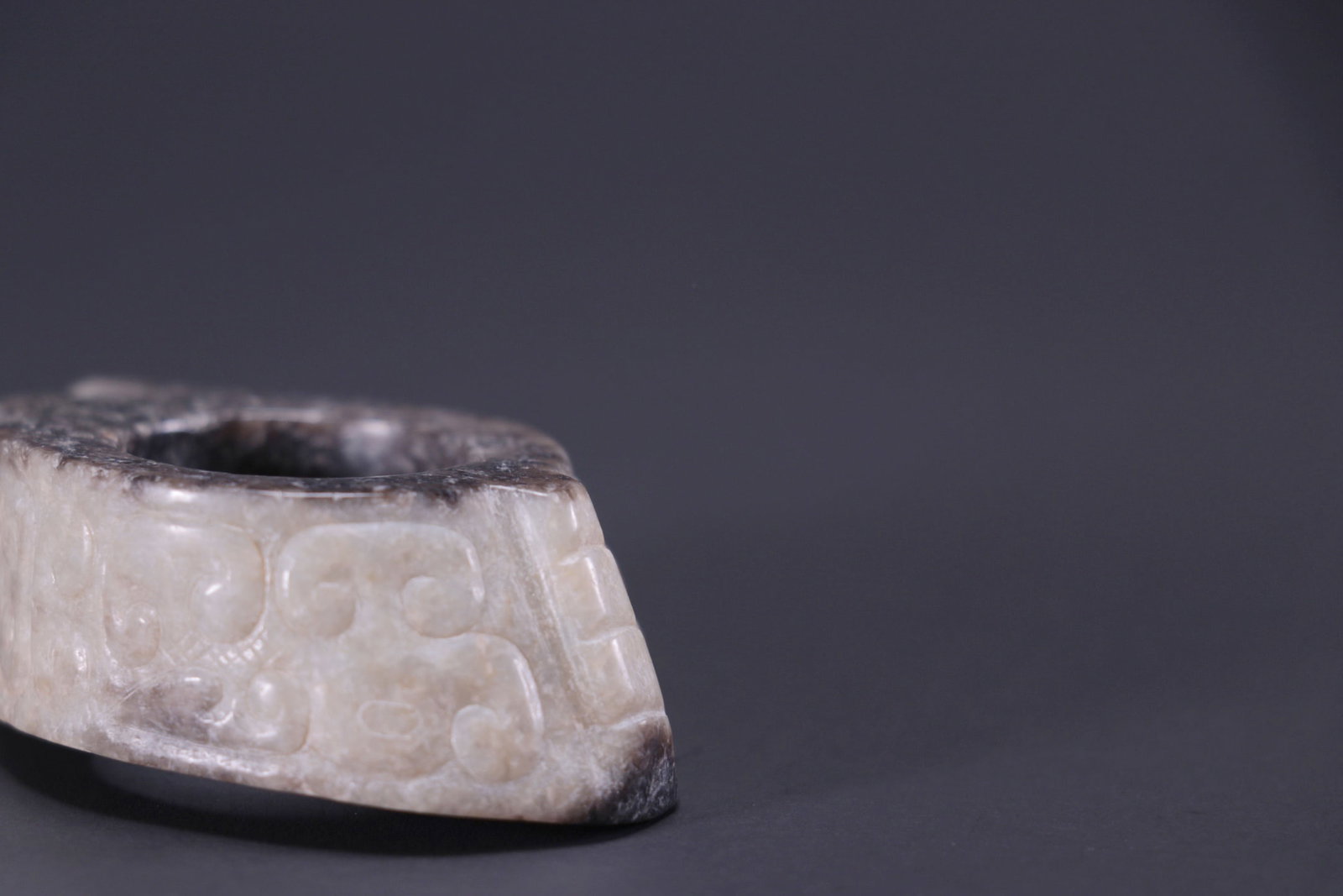 A PALE CELADON JADE CONG-FORM TUBE WITH INTERLOCKING PATTERN - 4