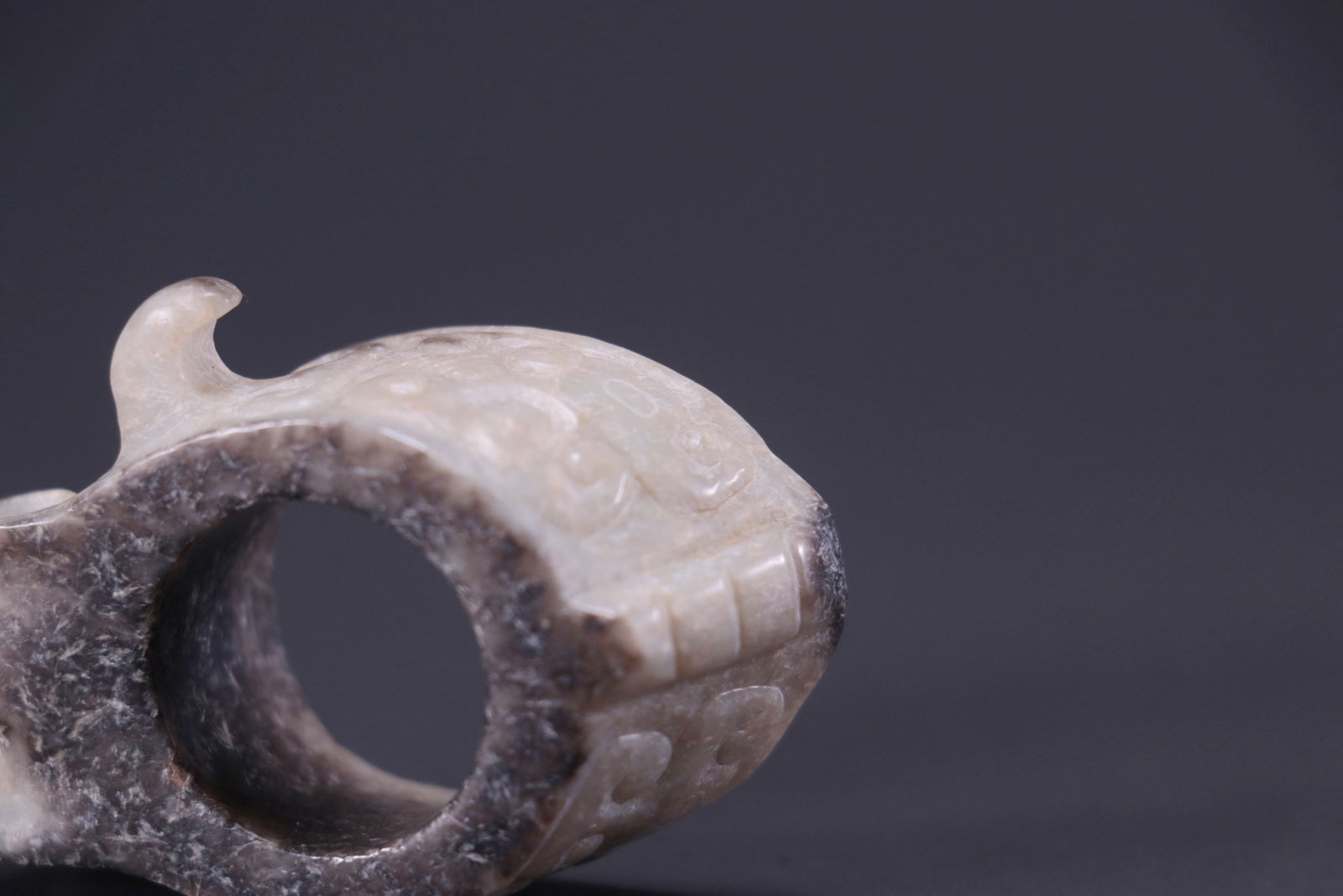 A PALE CELADON JADE CONG-FORM TUBE WITH INTERLOCKING PATTERN - 8