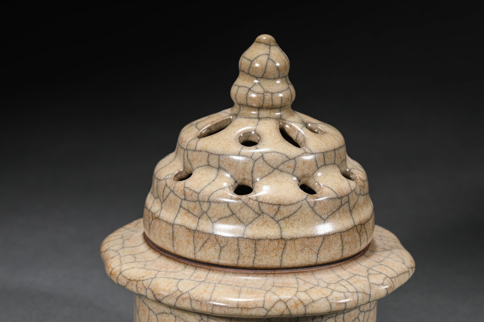 A GE WARE THREE-LEGGED INCENSE BURNER - 3